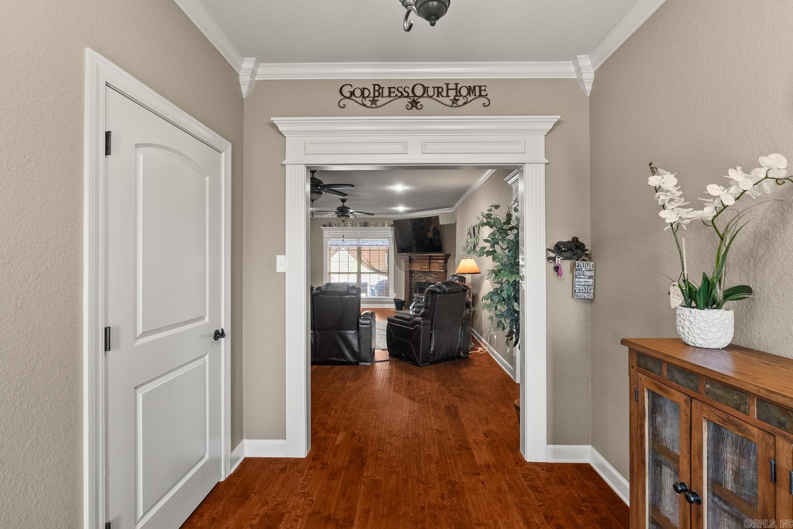 2406 Lakewood Circle