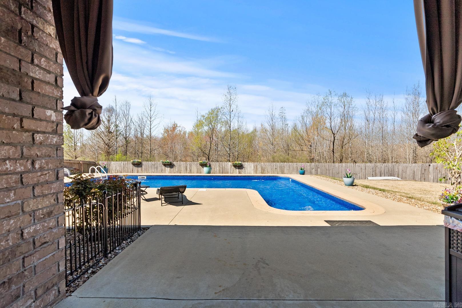 2406 Lakewood Circle