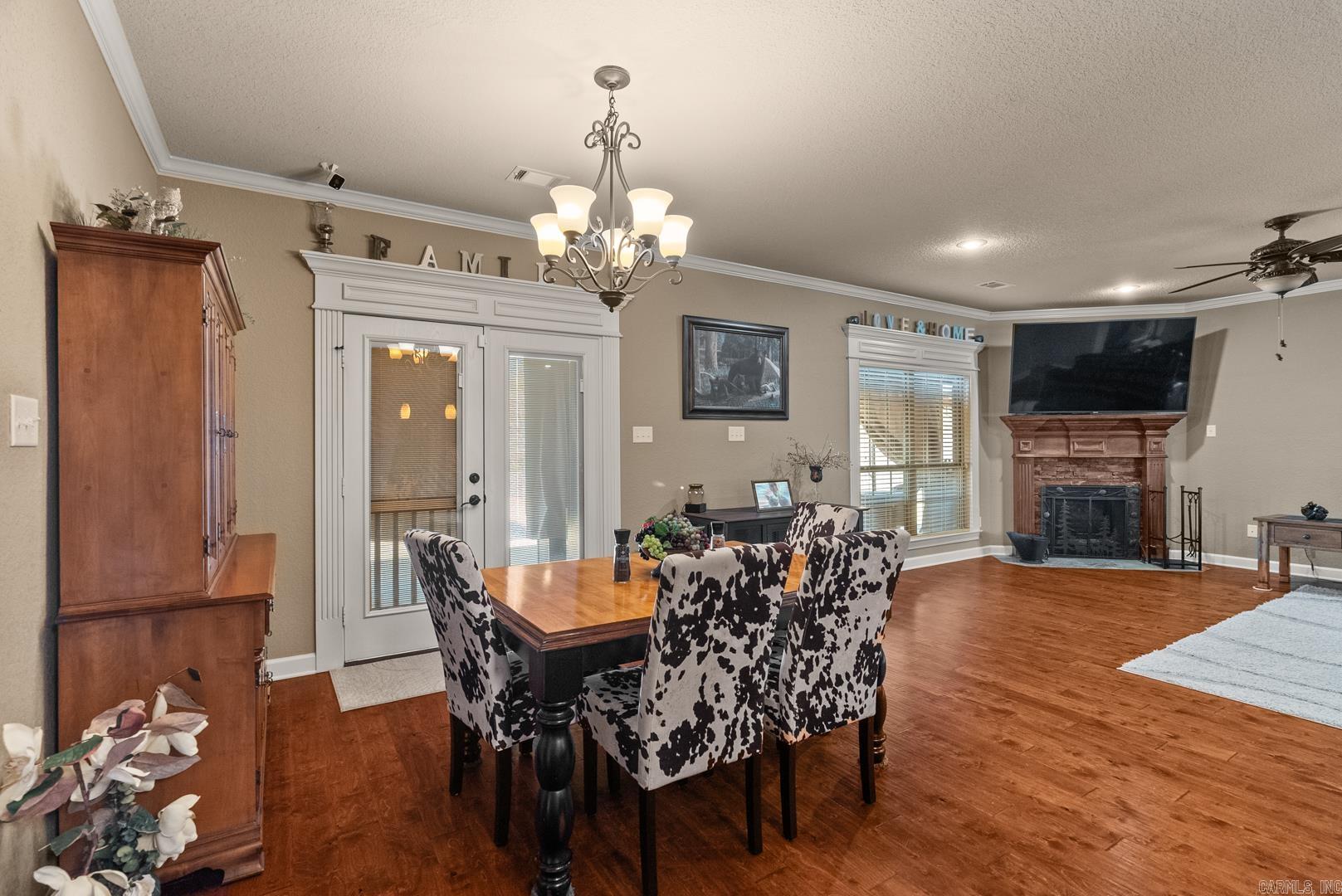 2406 Lakewood Circle