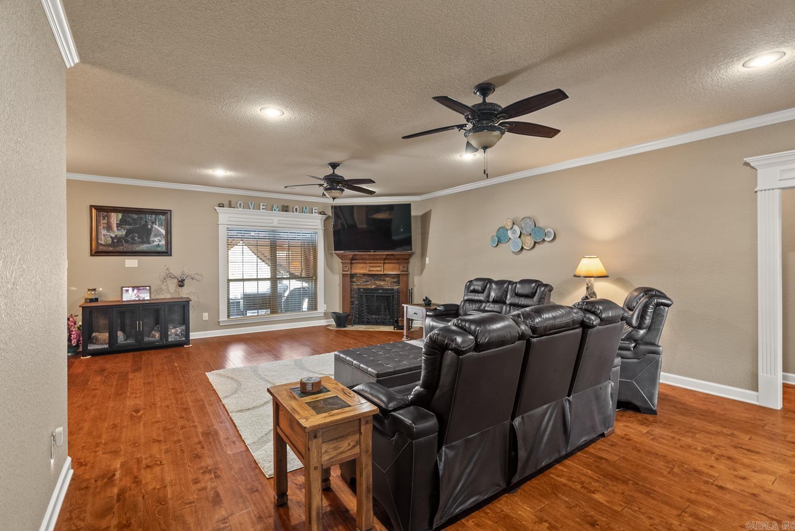 2406 Lakewood Circle