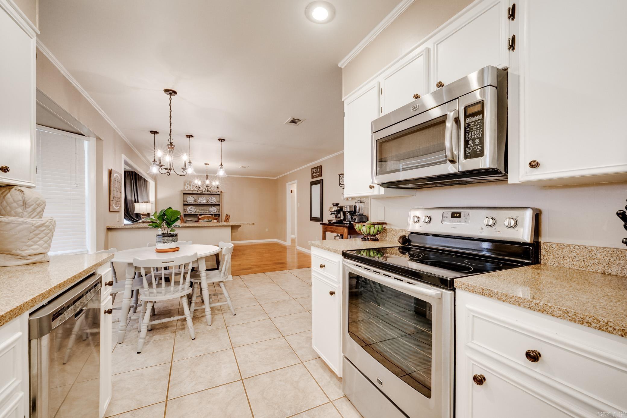 6 E Post Oak Drive