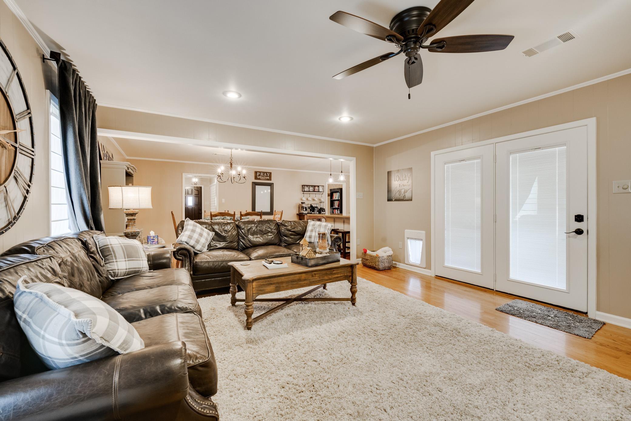 6 E Post Oak Drive