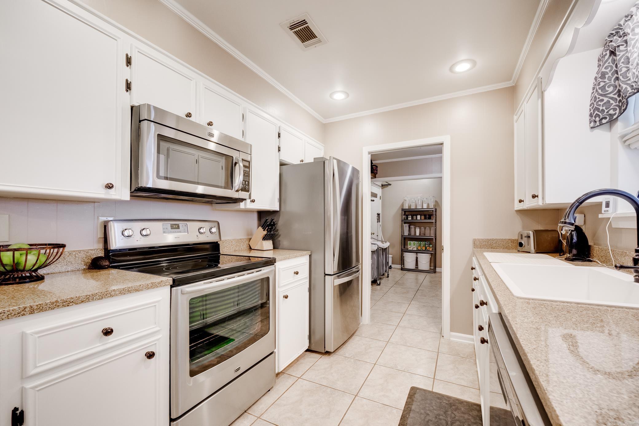 6 E Post Oak Drive