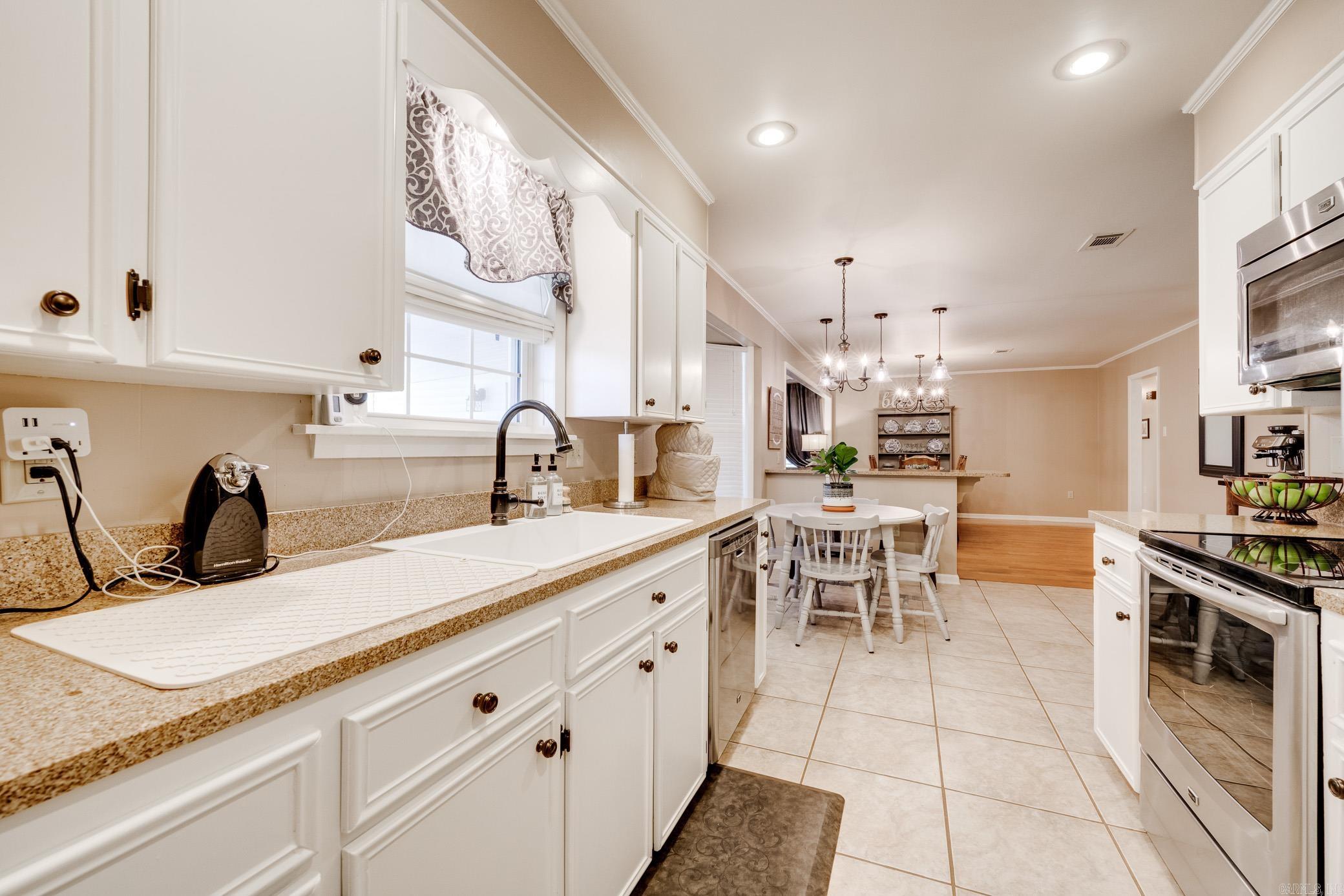 6 E Post Oak Drive