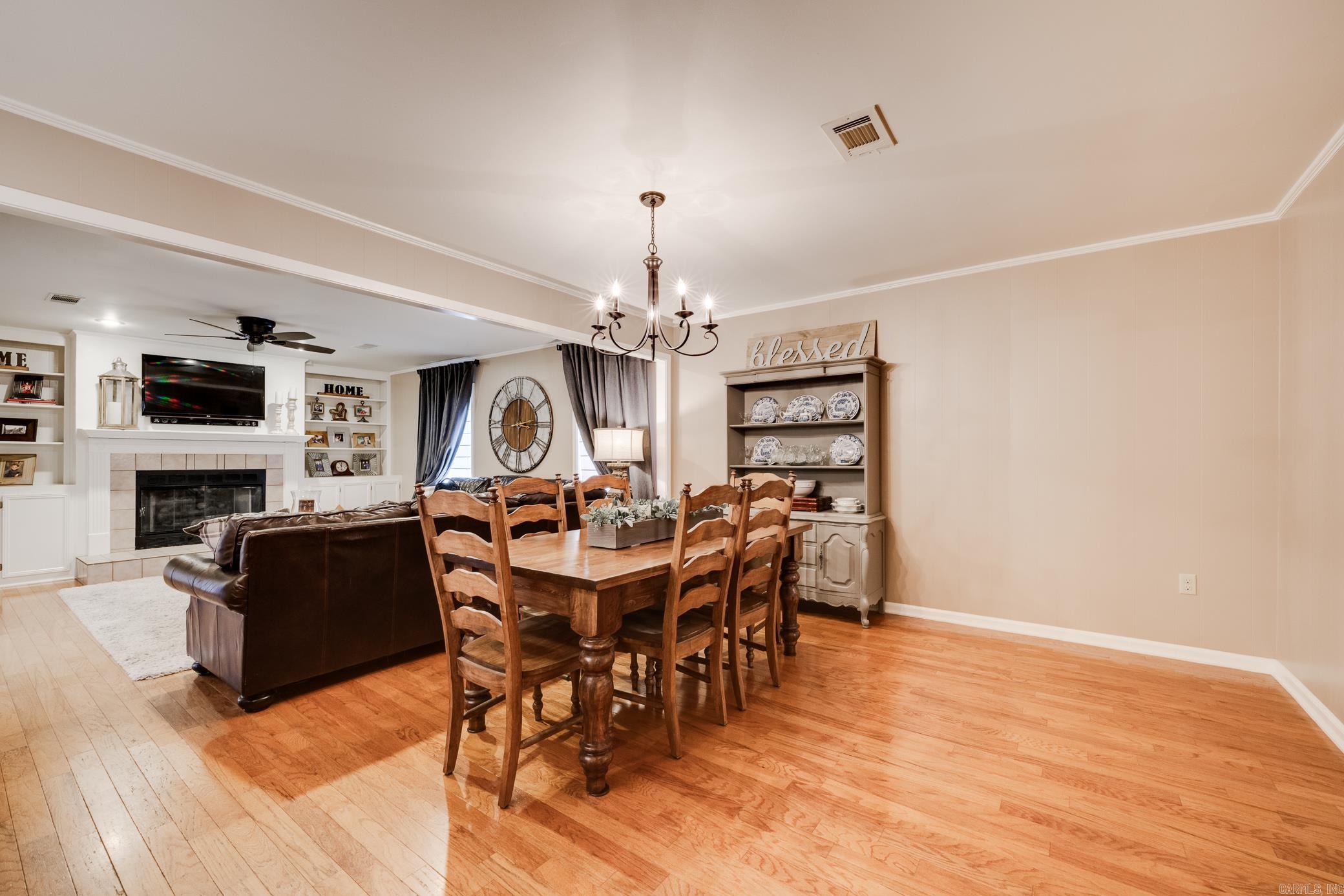 6 E Post Oak Drive