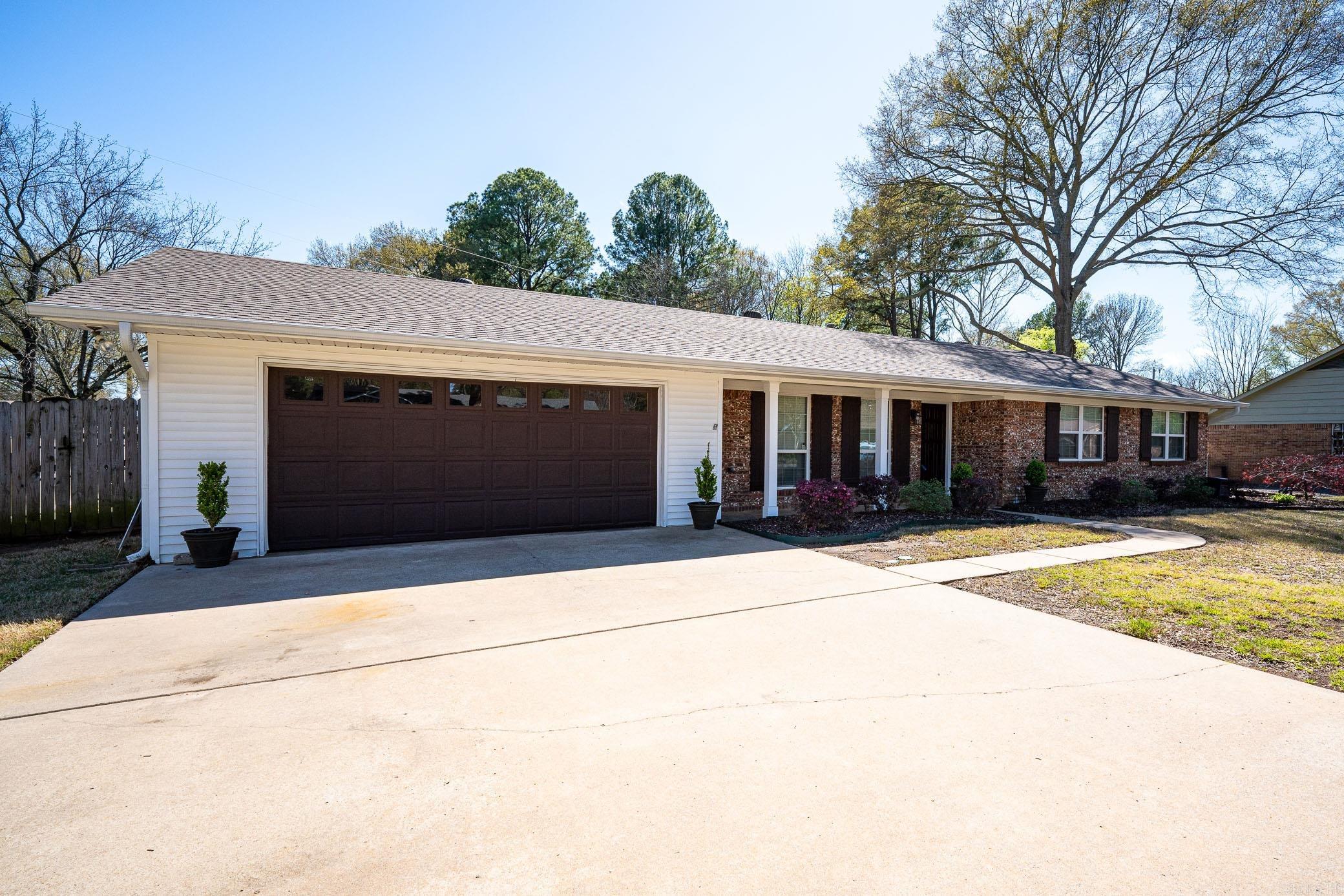6 E Post Oak Drive