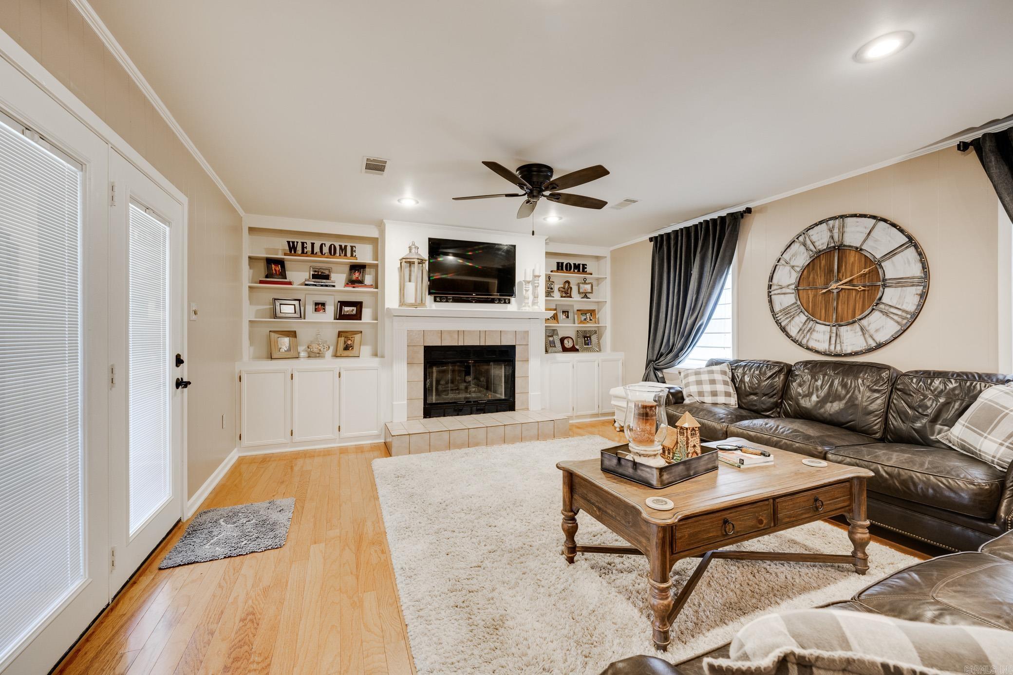 6 E Post Oak Drive