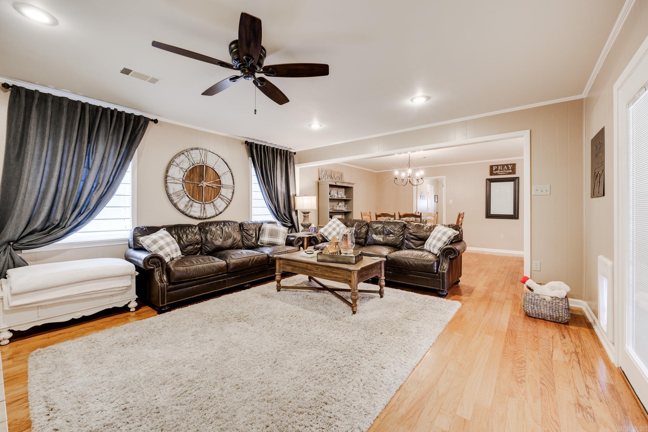 6 E Post Oak Drive