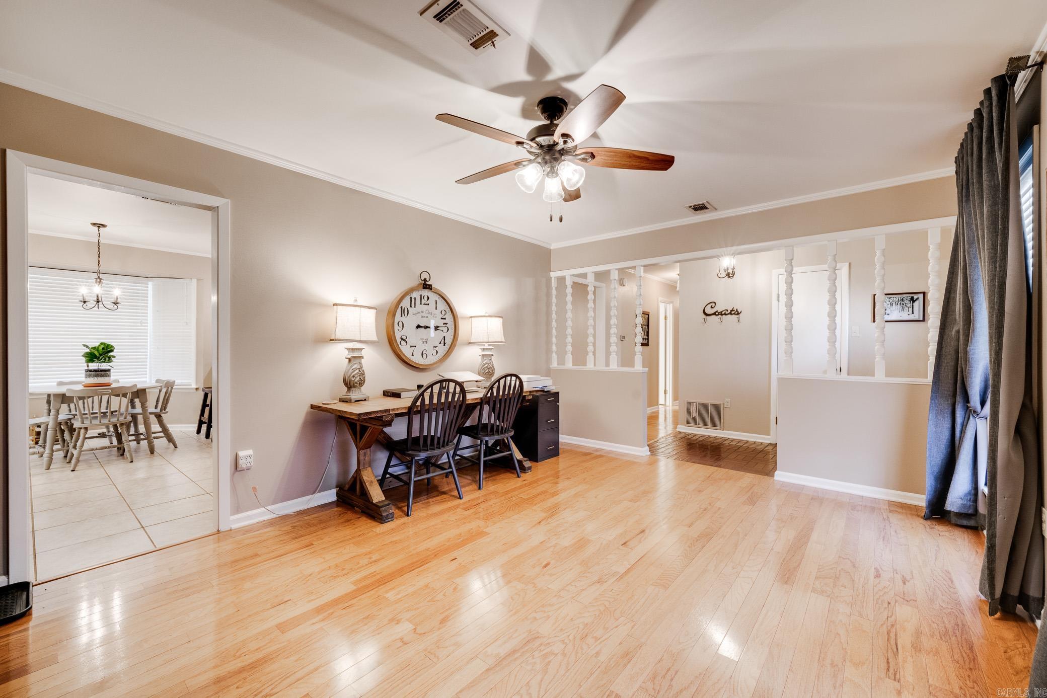 6 E Post Oak Drive
