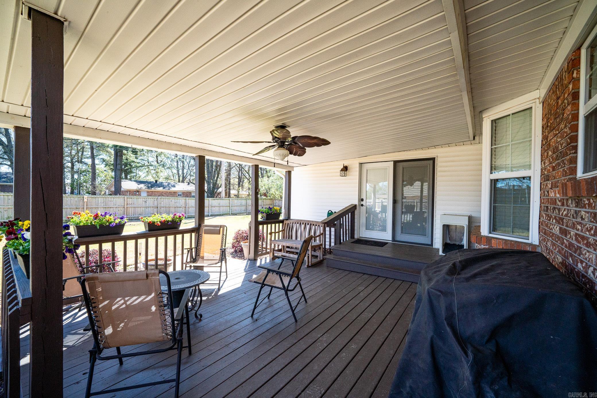 6 E Post Oak Drive