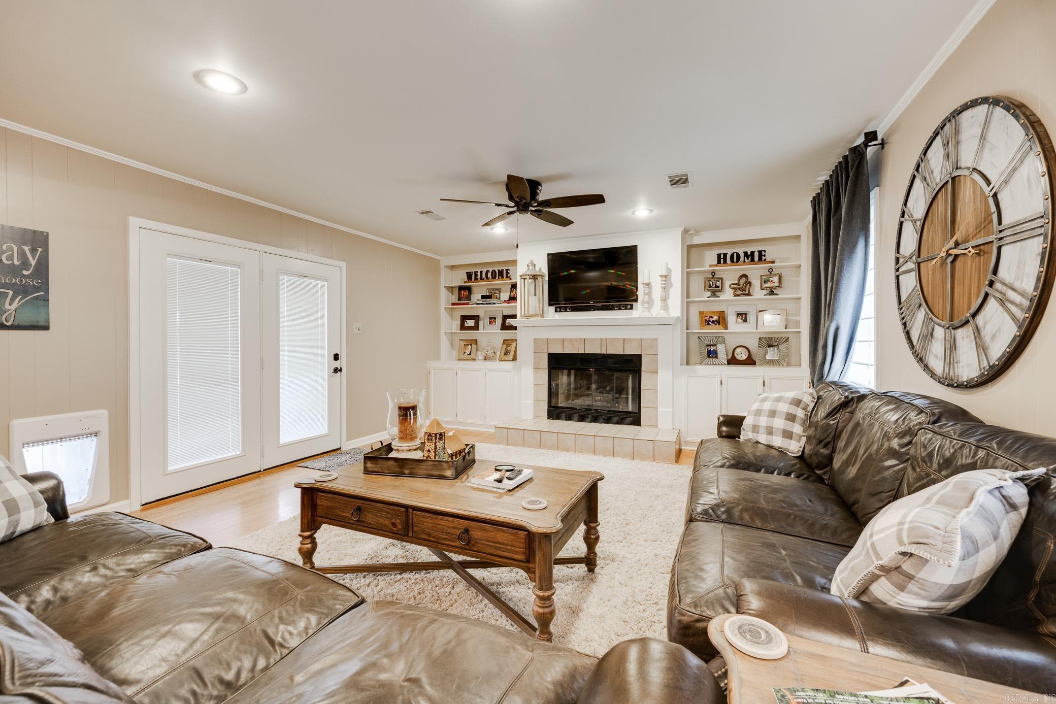 6 E Post Oak Drive