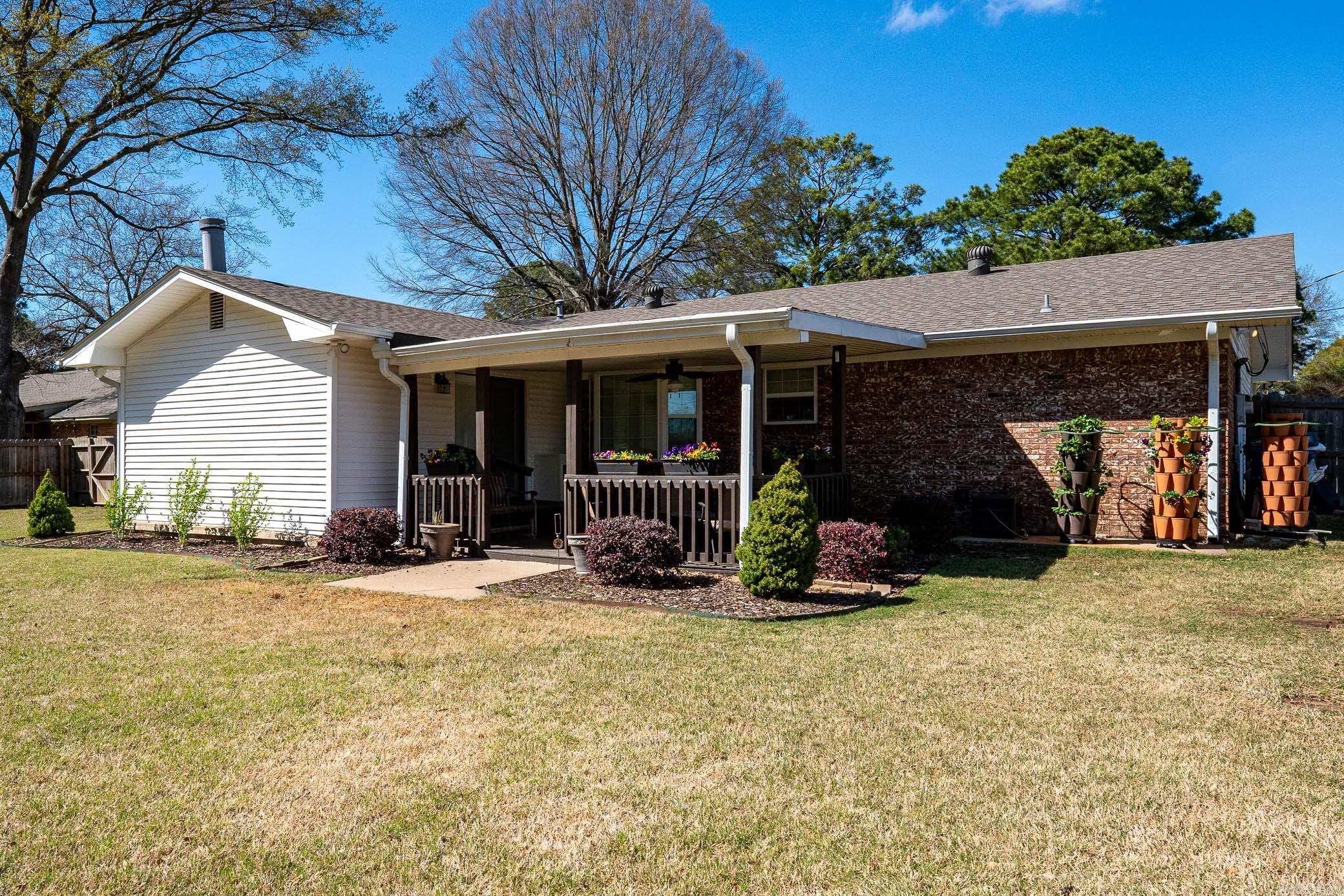 6 E Post Oak Drive