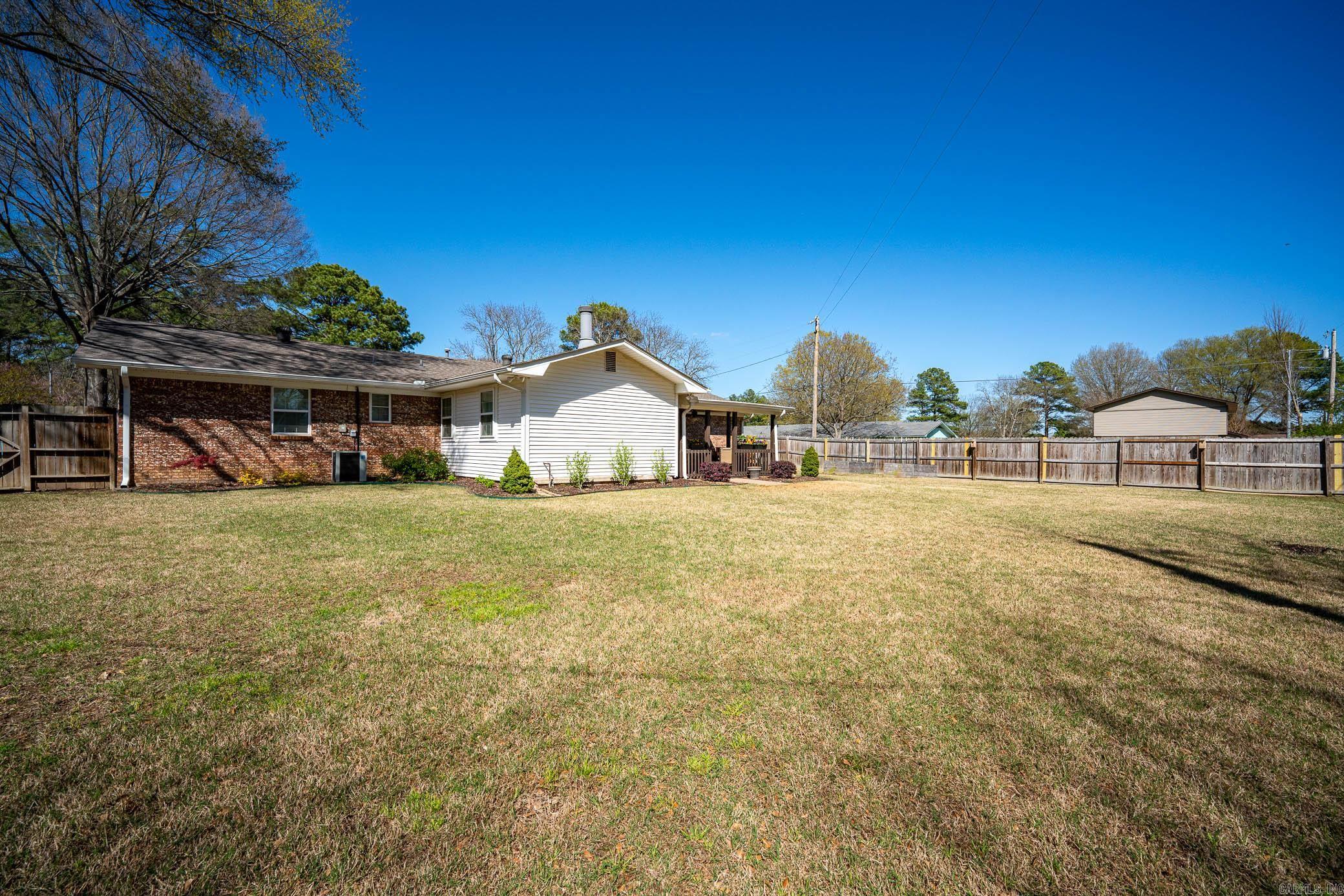 6 E Post Oak Drive