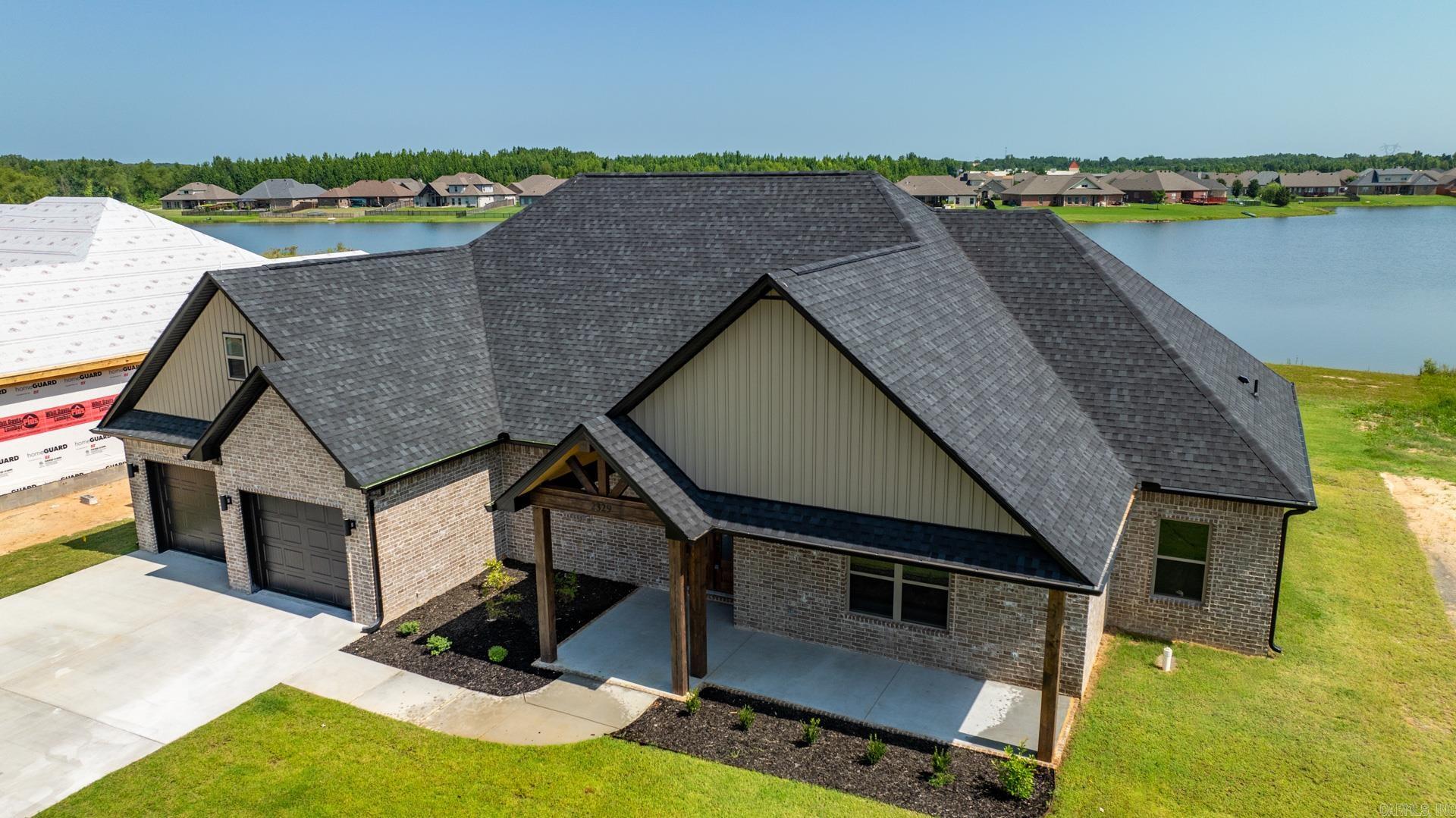 2329 Lakewood Circle