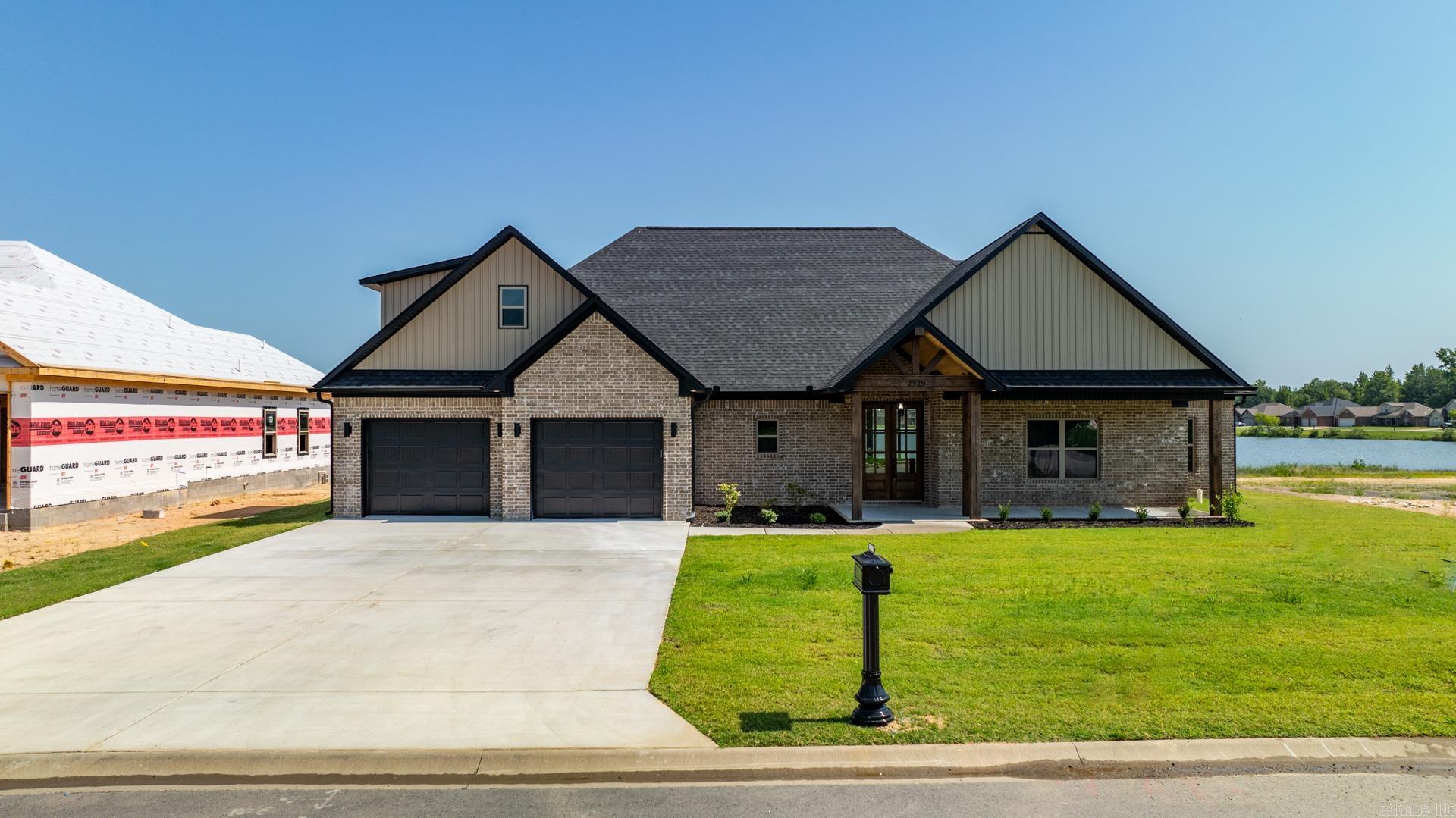 2329 Lakewood Circle