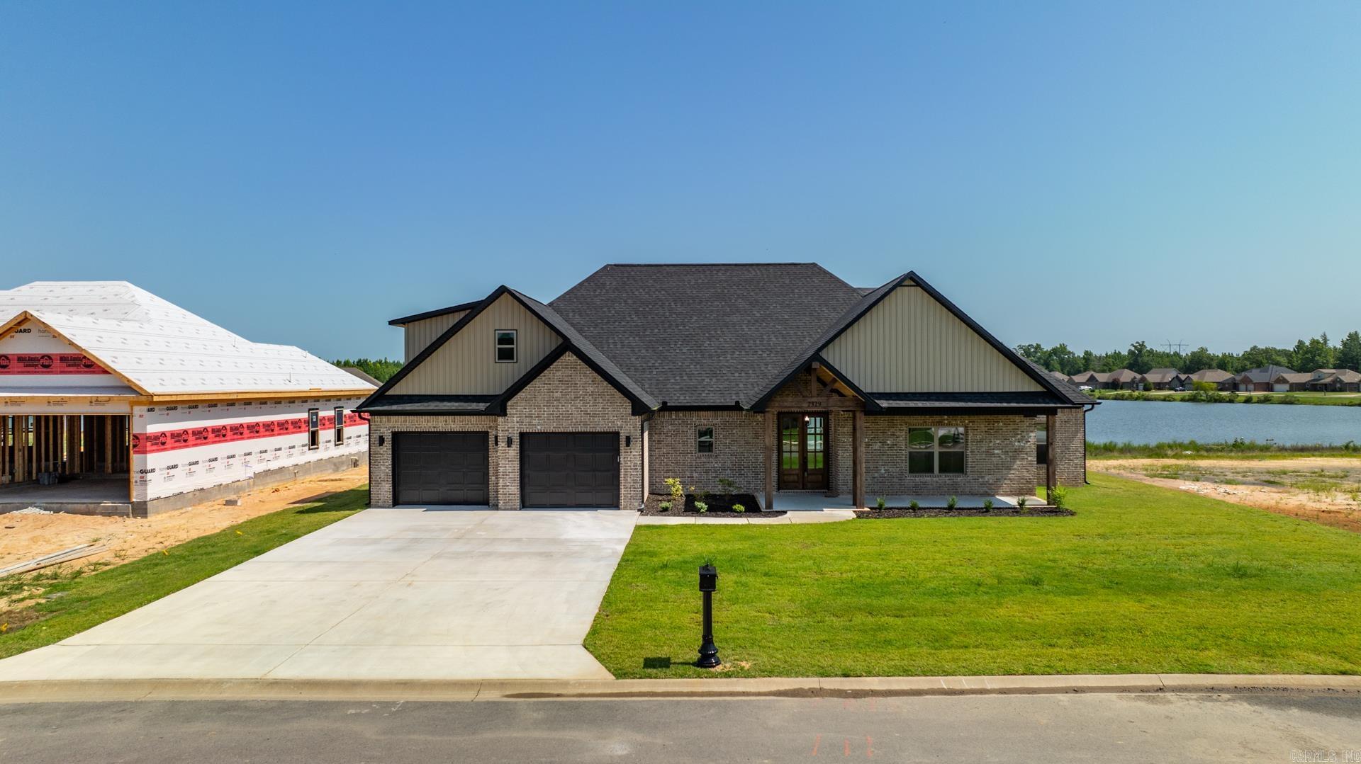 2329 Lakewood Circle