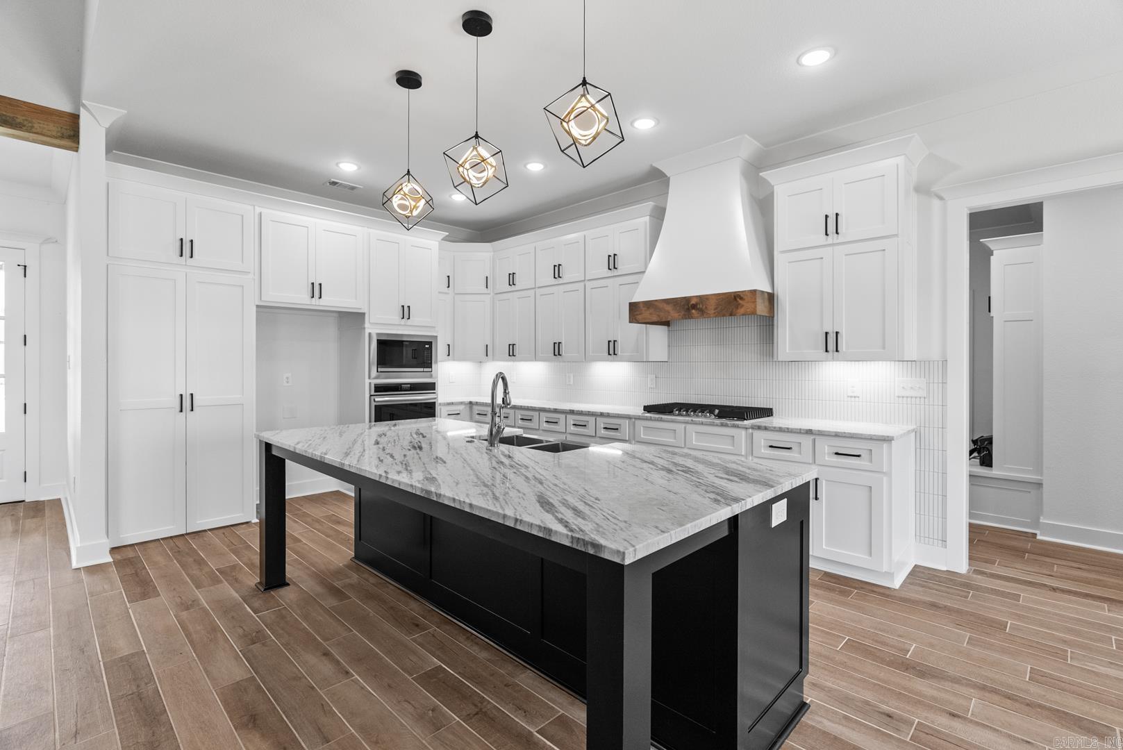2329 Lakewood Circle