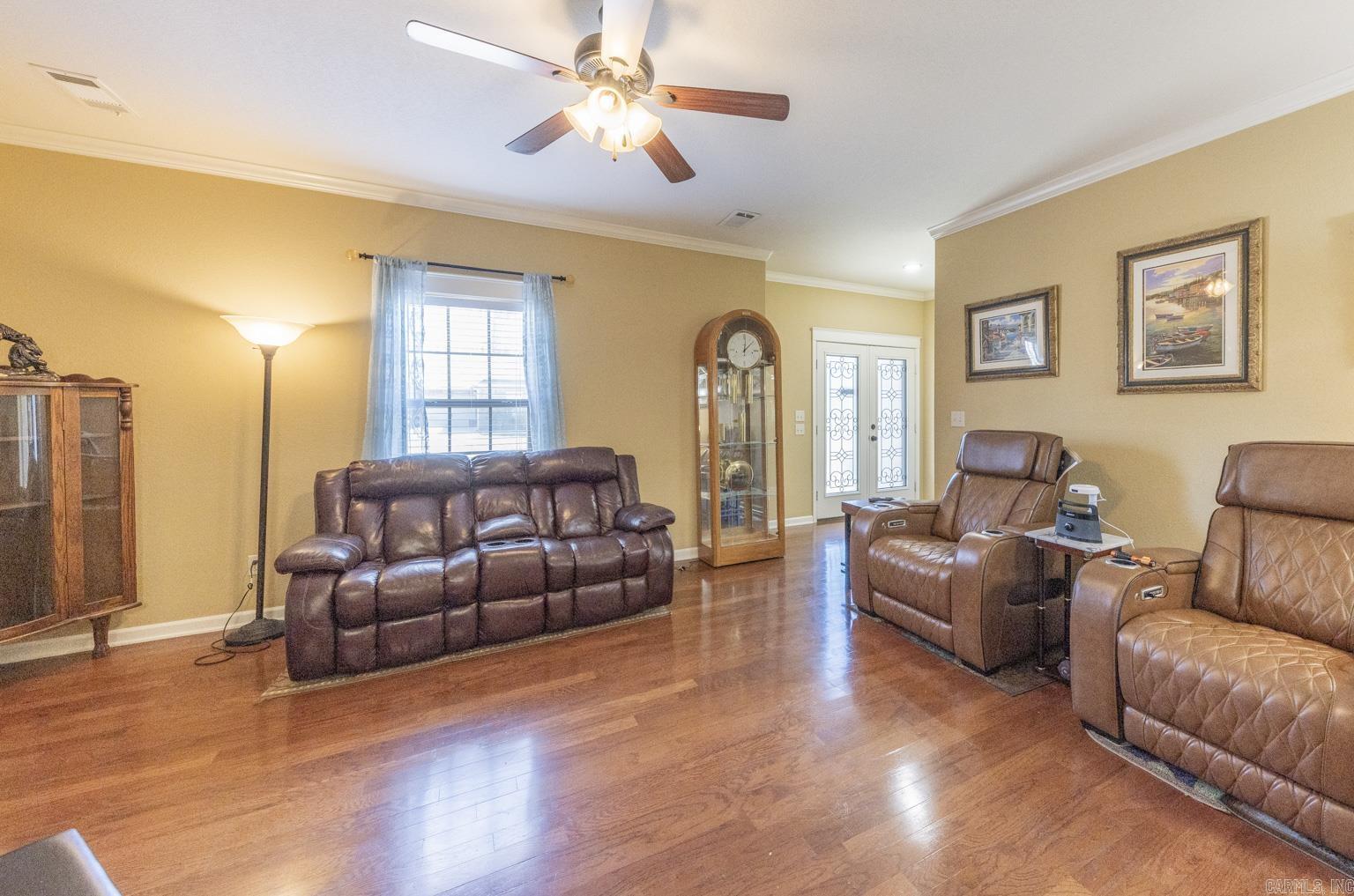 3209 S. Crescent Drive