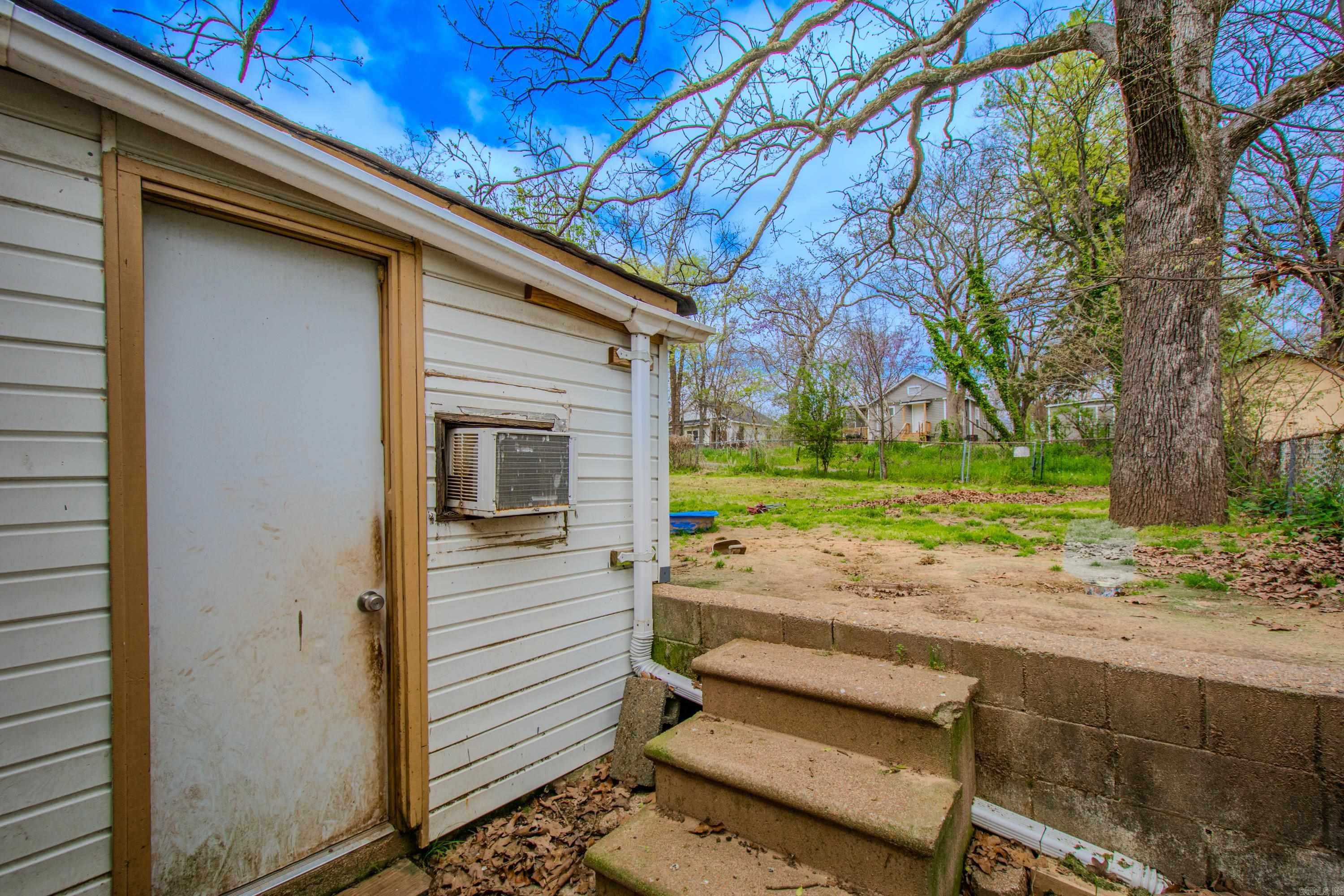917 W 44th Street
