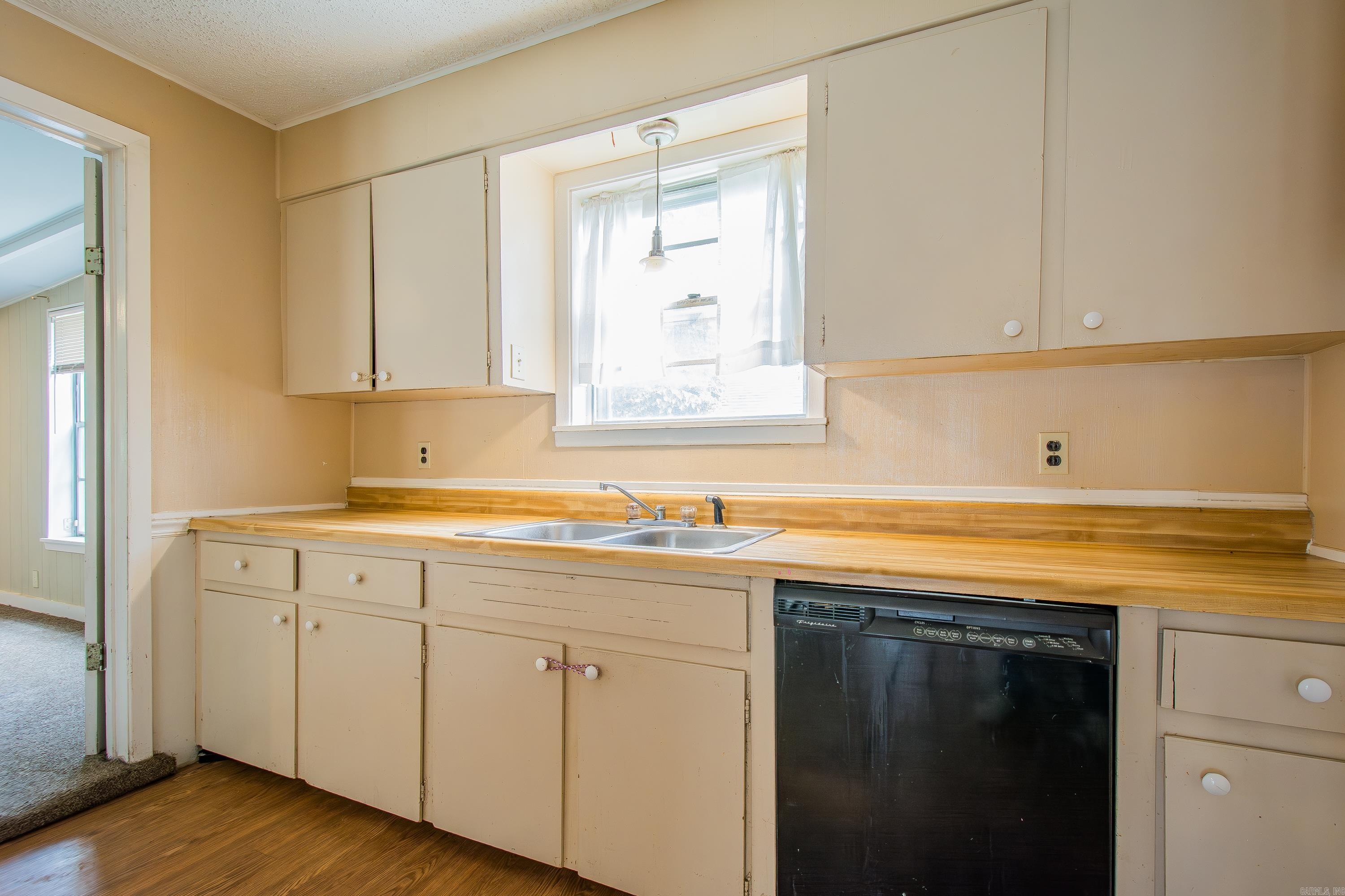 917 W 44th Street