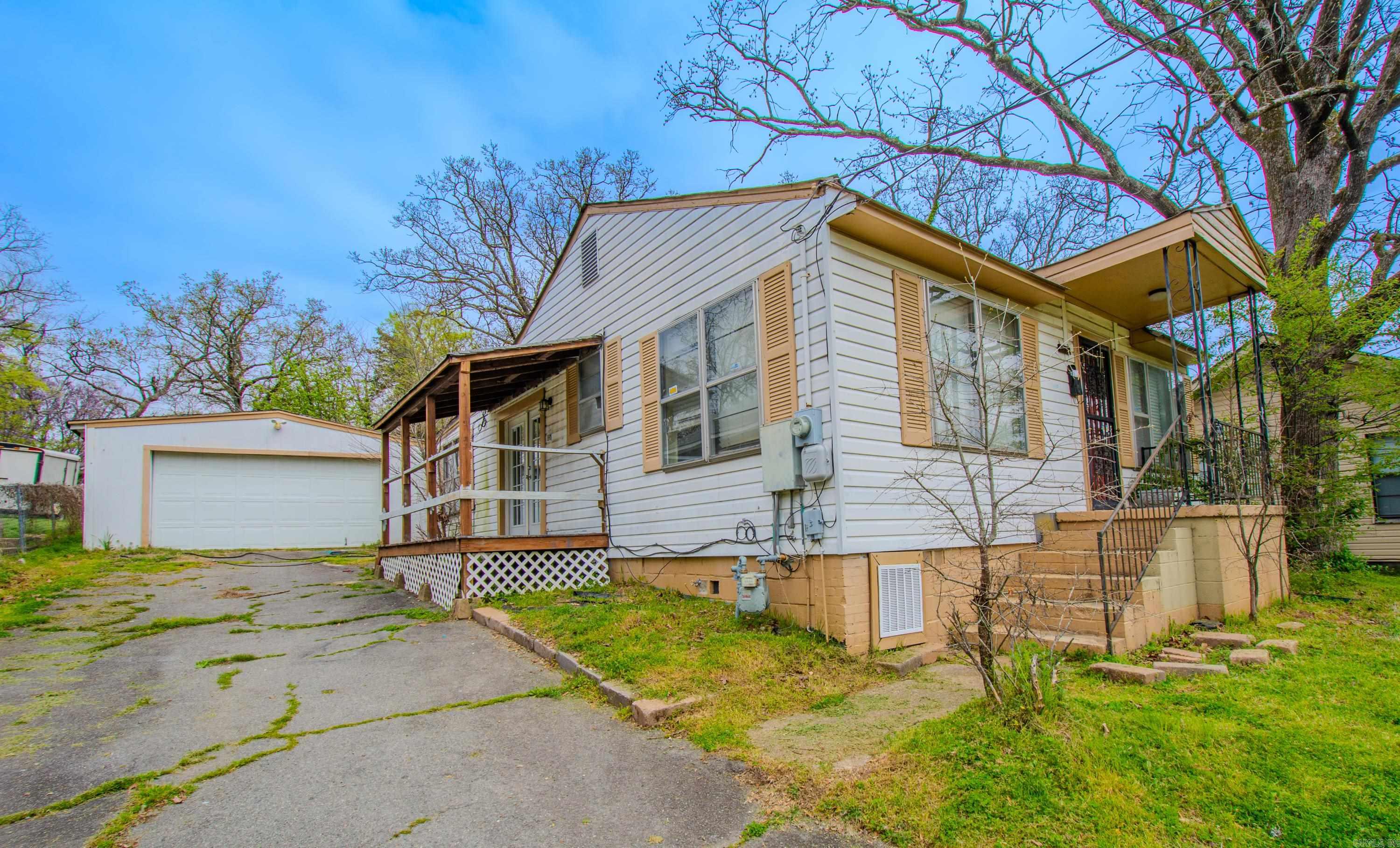 917 W 44th Street