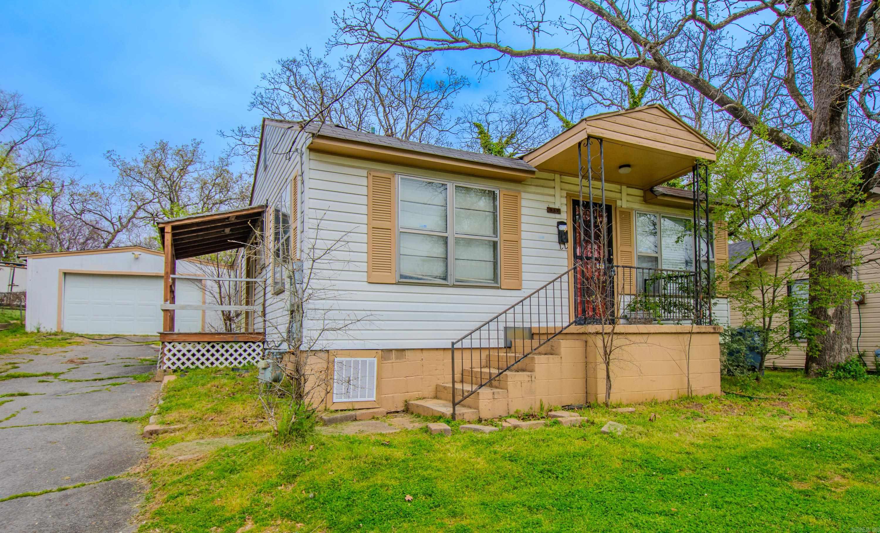 917 W 44th Street
