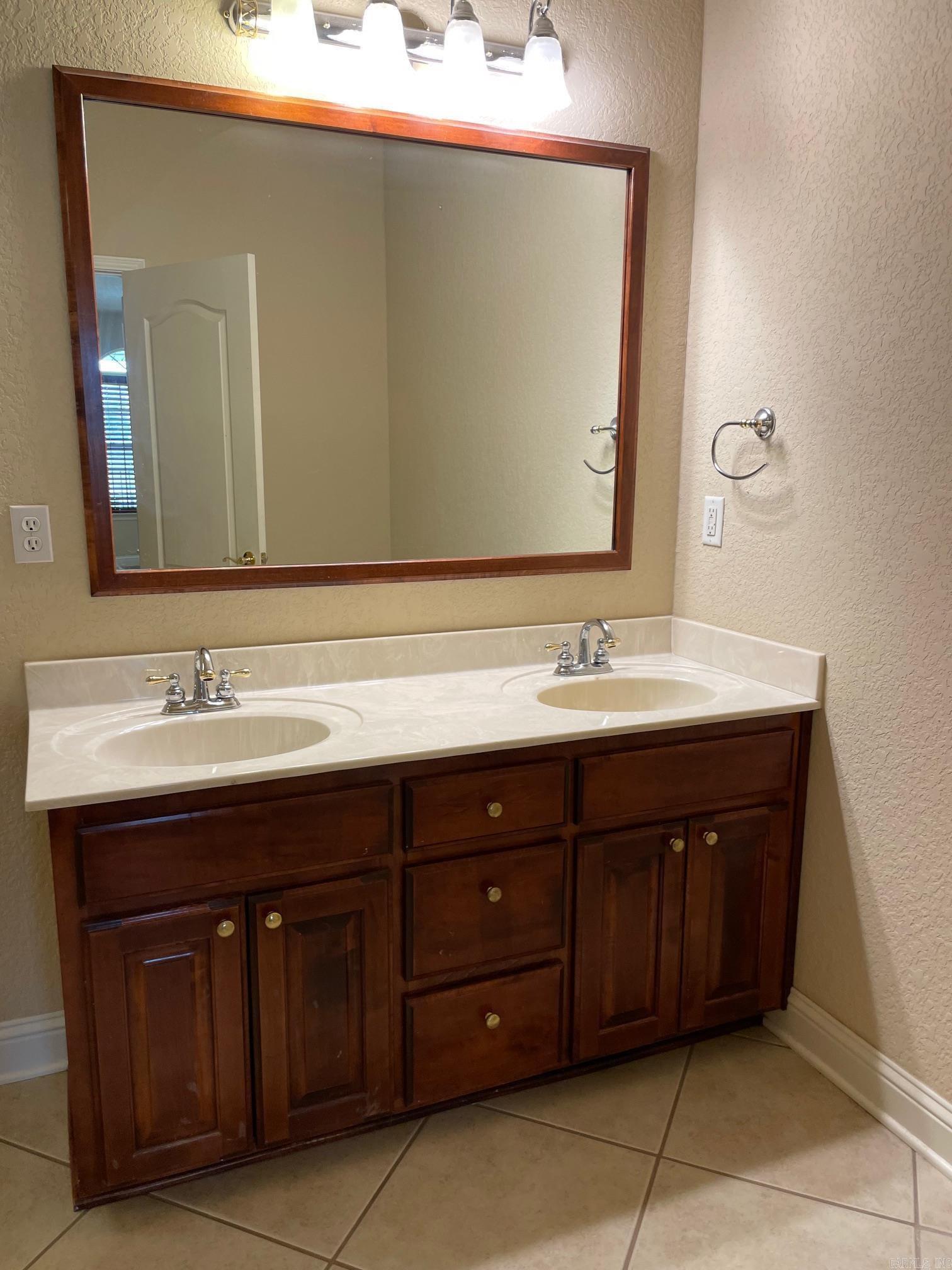 451 Lakeland Drive Unit: B4