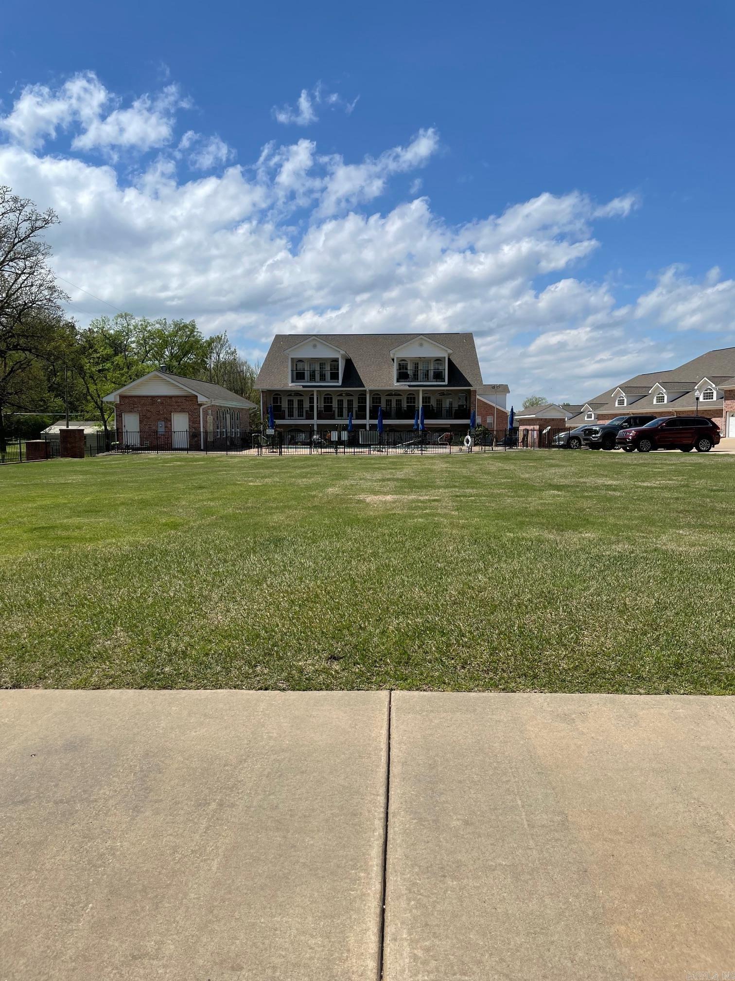 451 Lakeland Drive Unit: B4