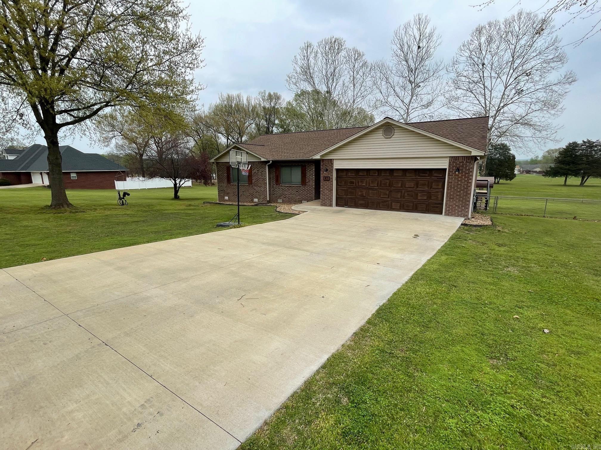 43 Shamrock Dr