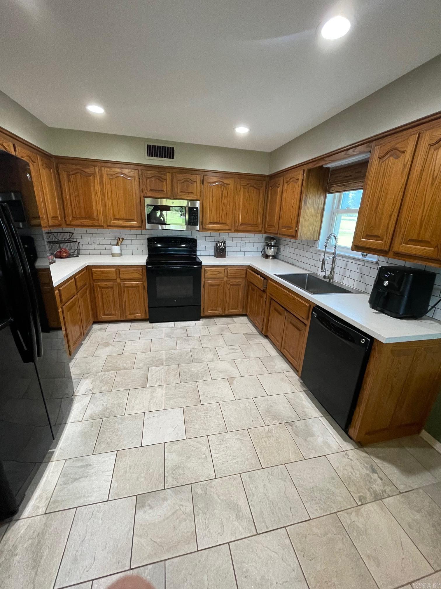 43 Shamrock Dr