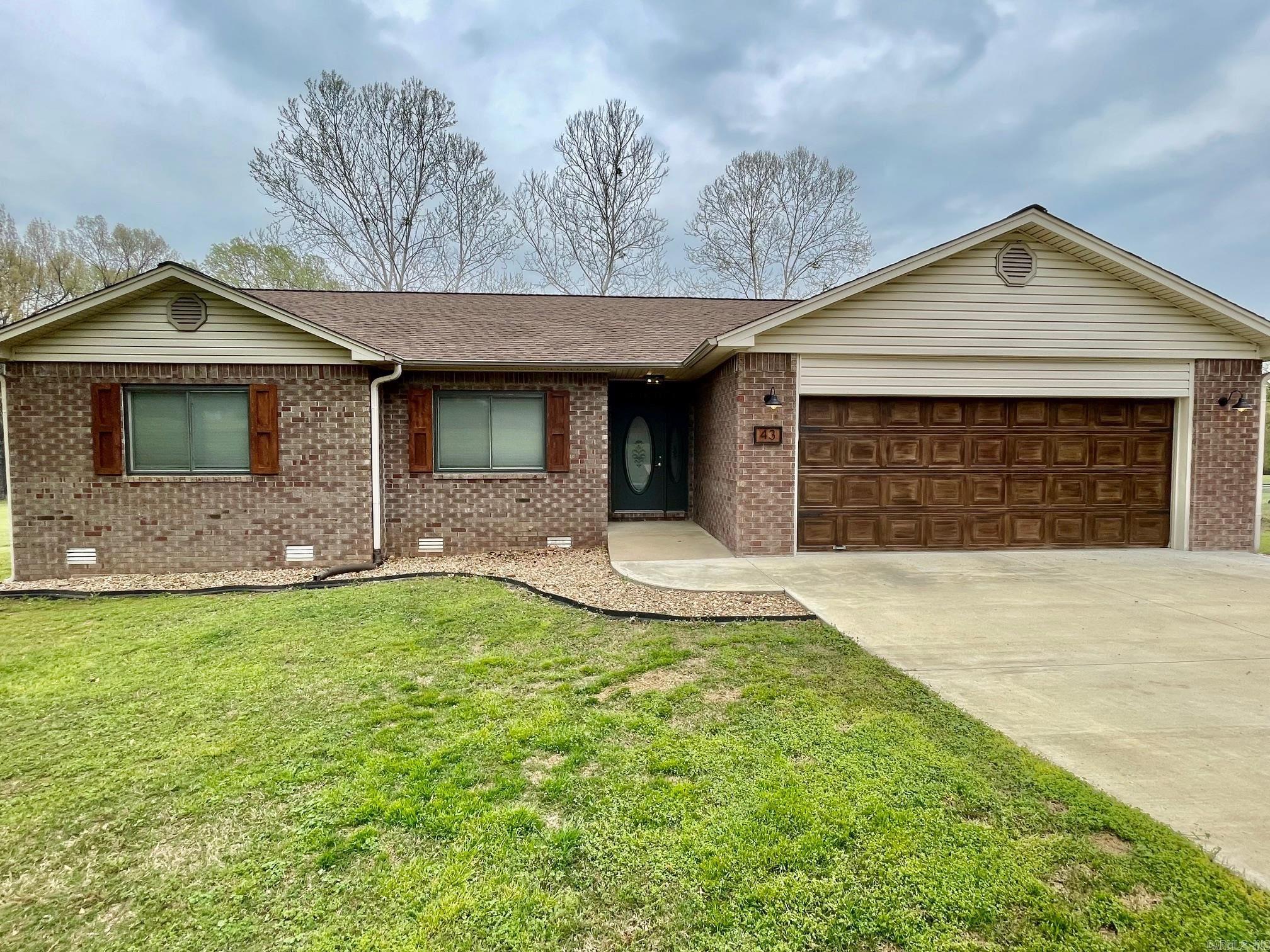 43 Shamrock Dr