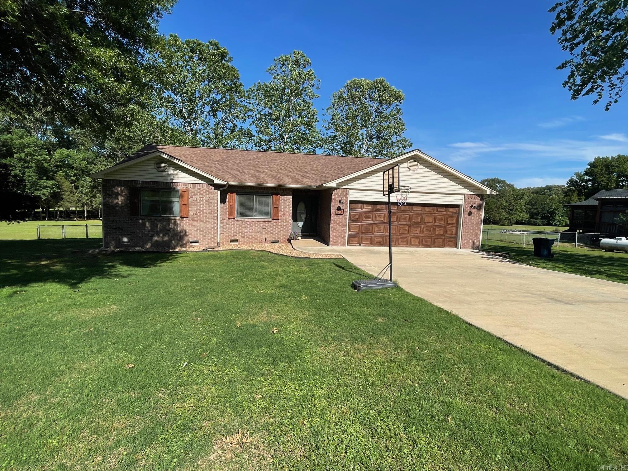 43 Shamrock Dr