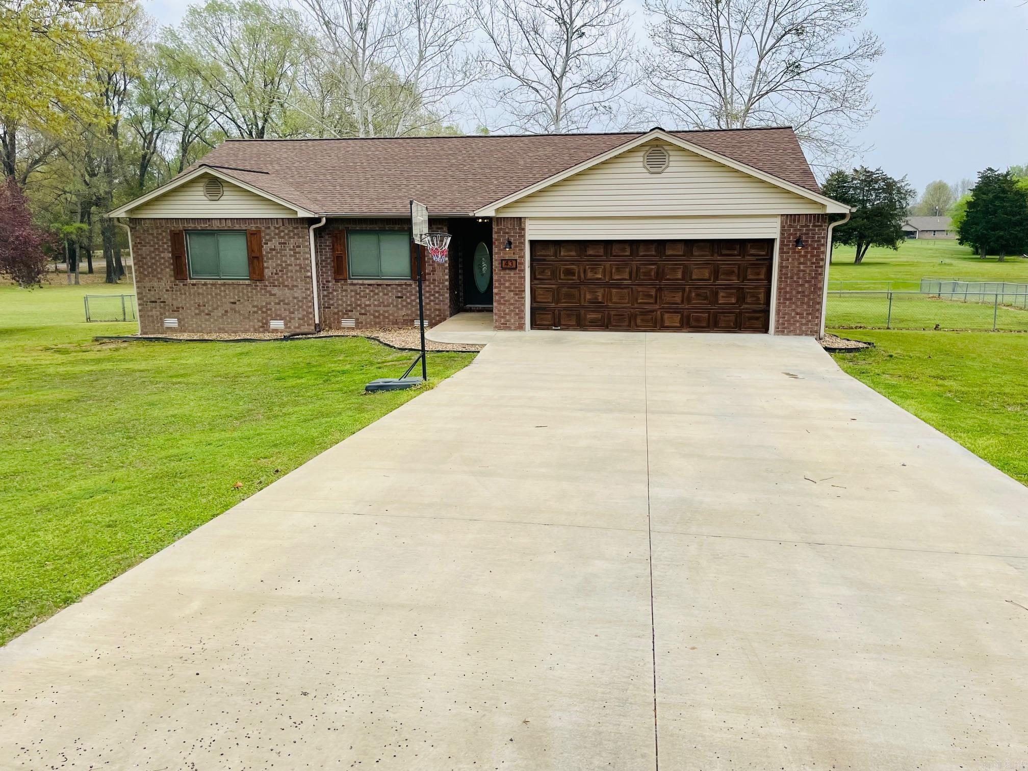 43 Shamrock Dr