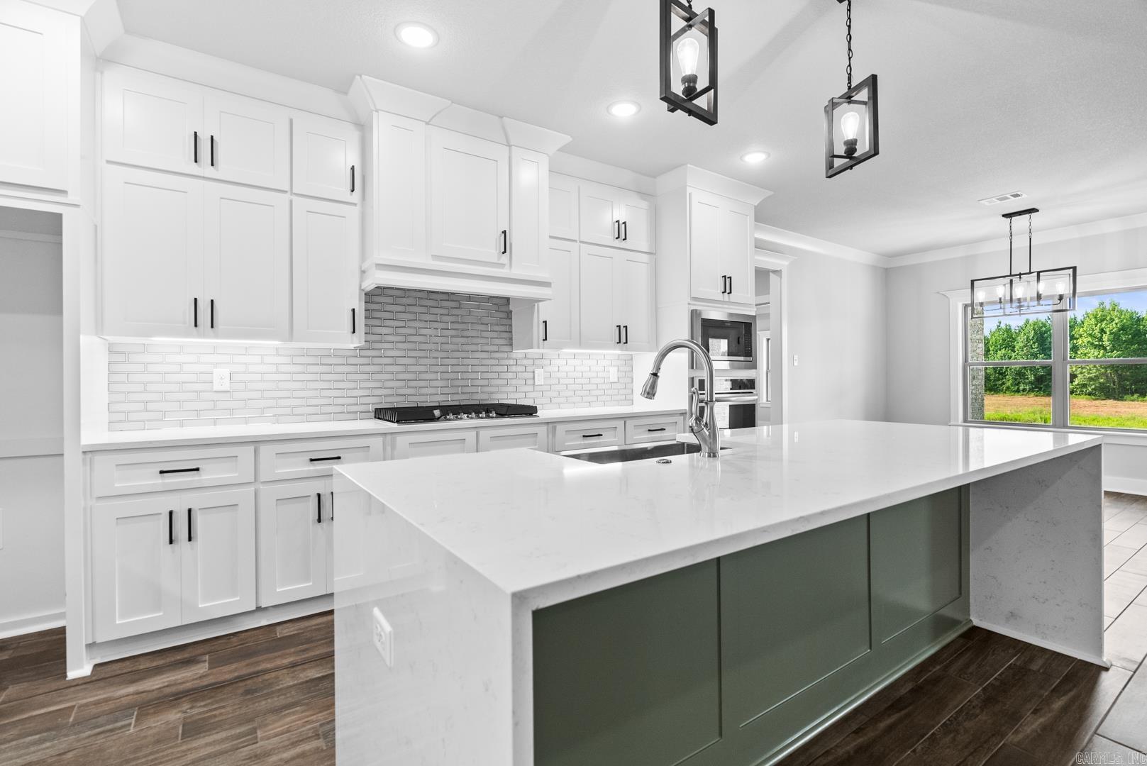 2328 Lakewood Circle