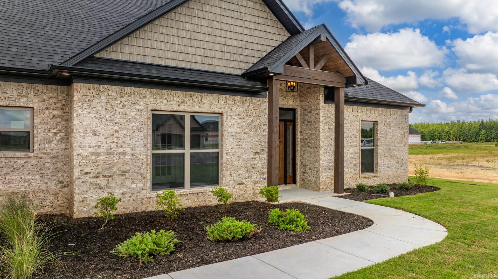 2328 Lakewood Circle