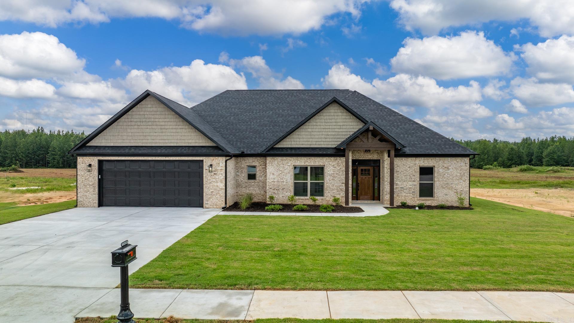 2328 Lakewood Circle