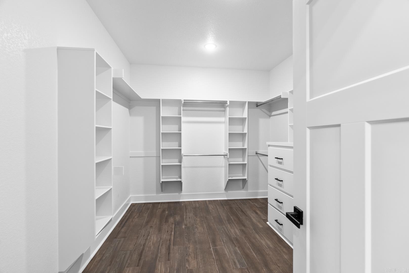 2328 Lakewood Circle