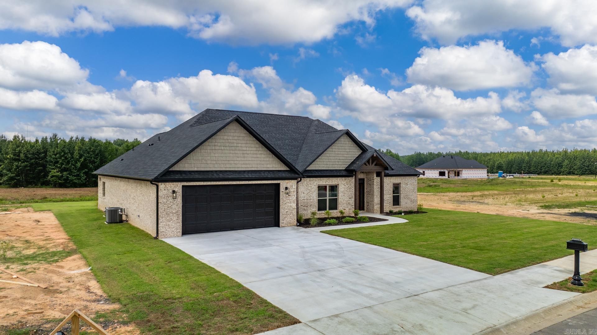2328 Lakewood Circle