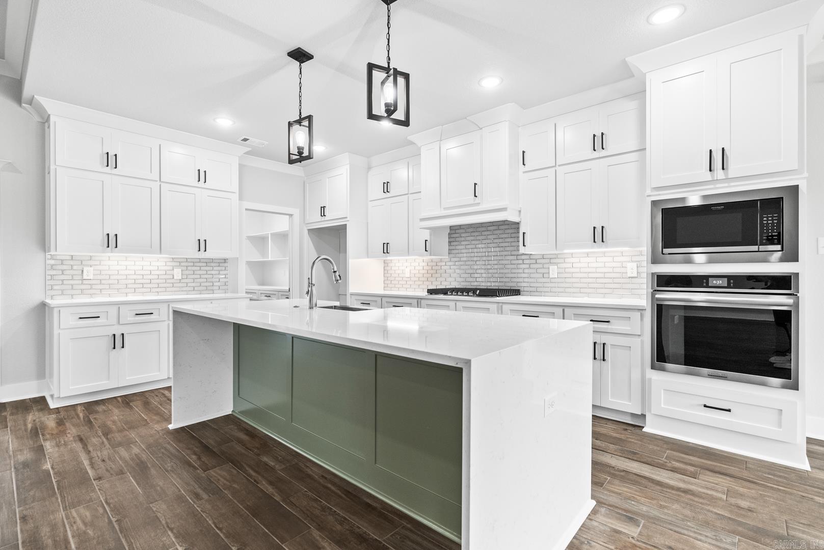 2328 Lakewood Circle