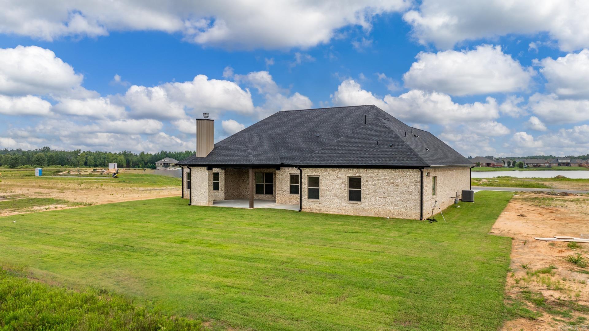 2328 Lakewood Circle