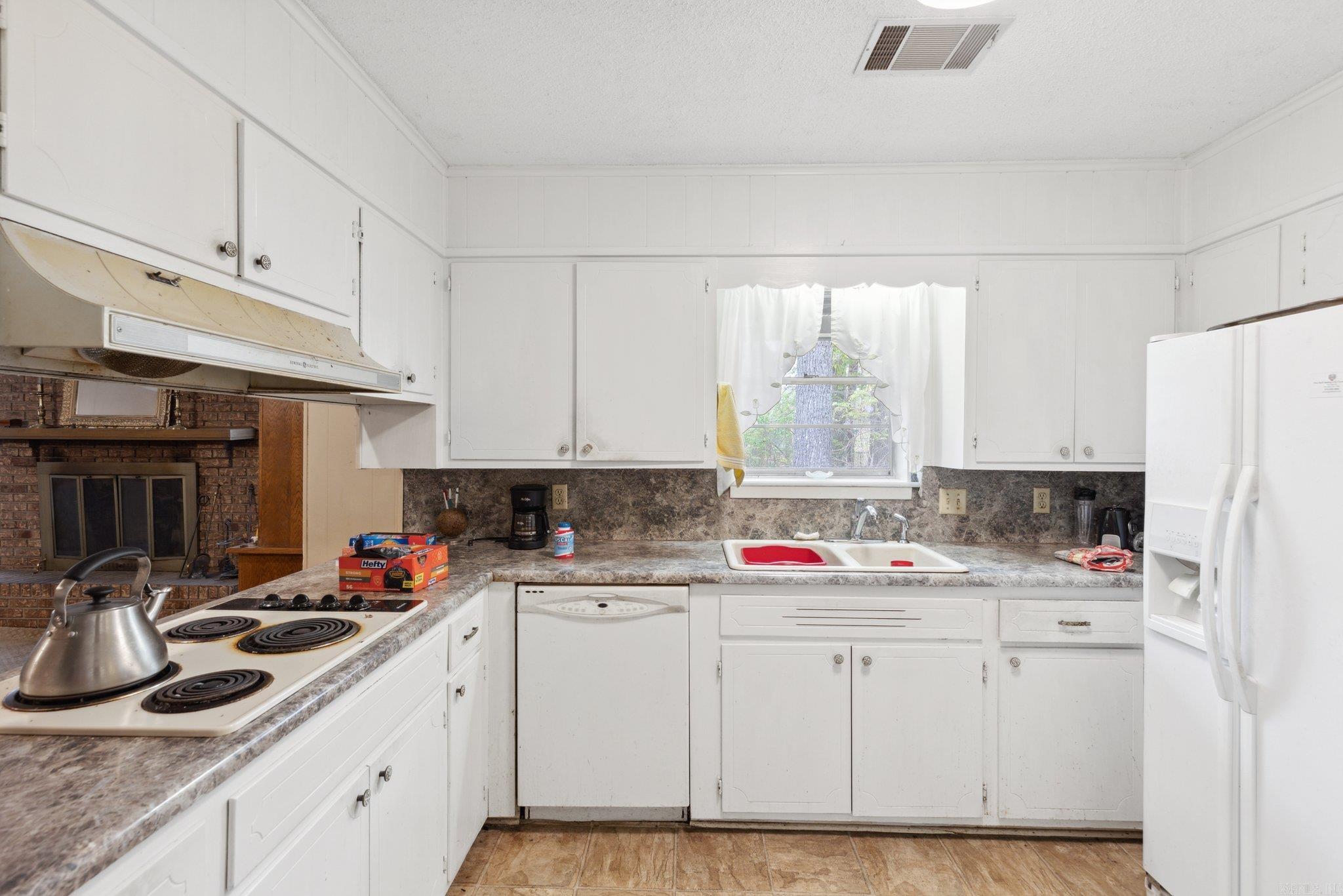 6907 White Oak Cove