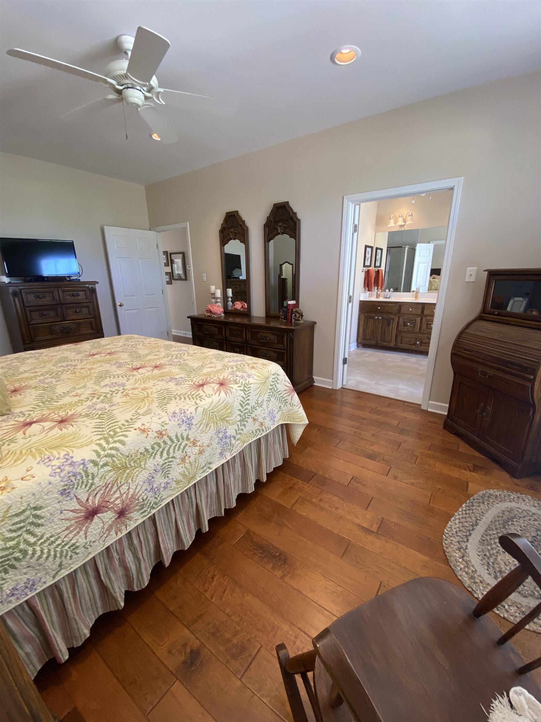 3724 Hazelwood Dr.