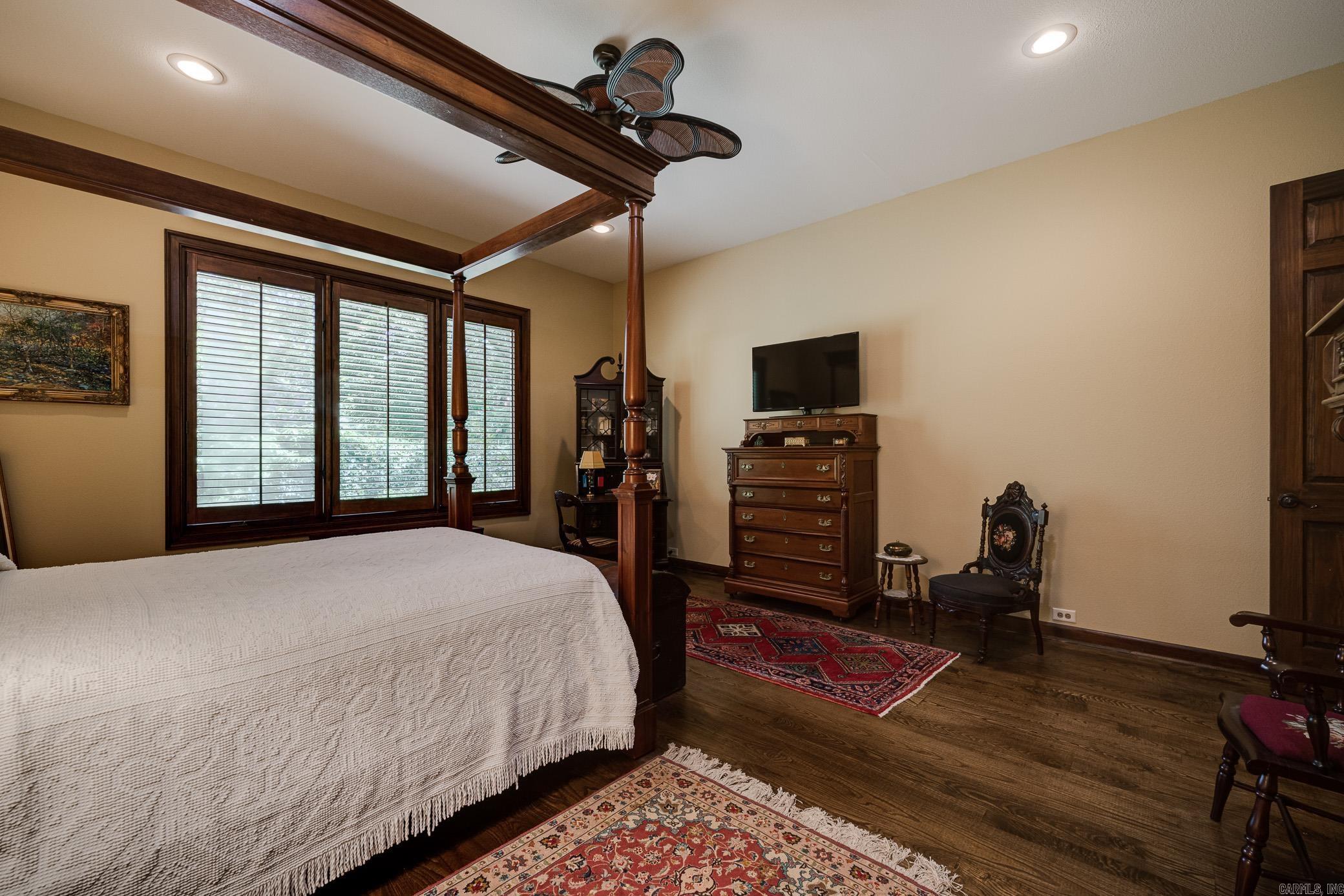 880 Acadian Point Drive