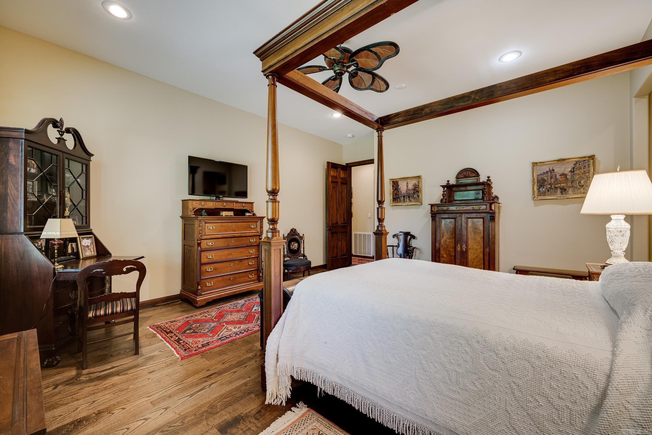 880 Acadian Point Drive