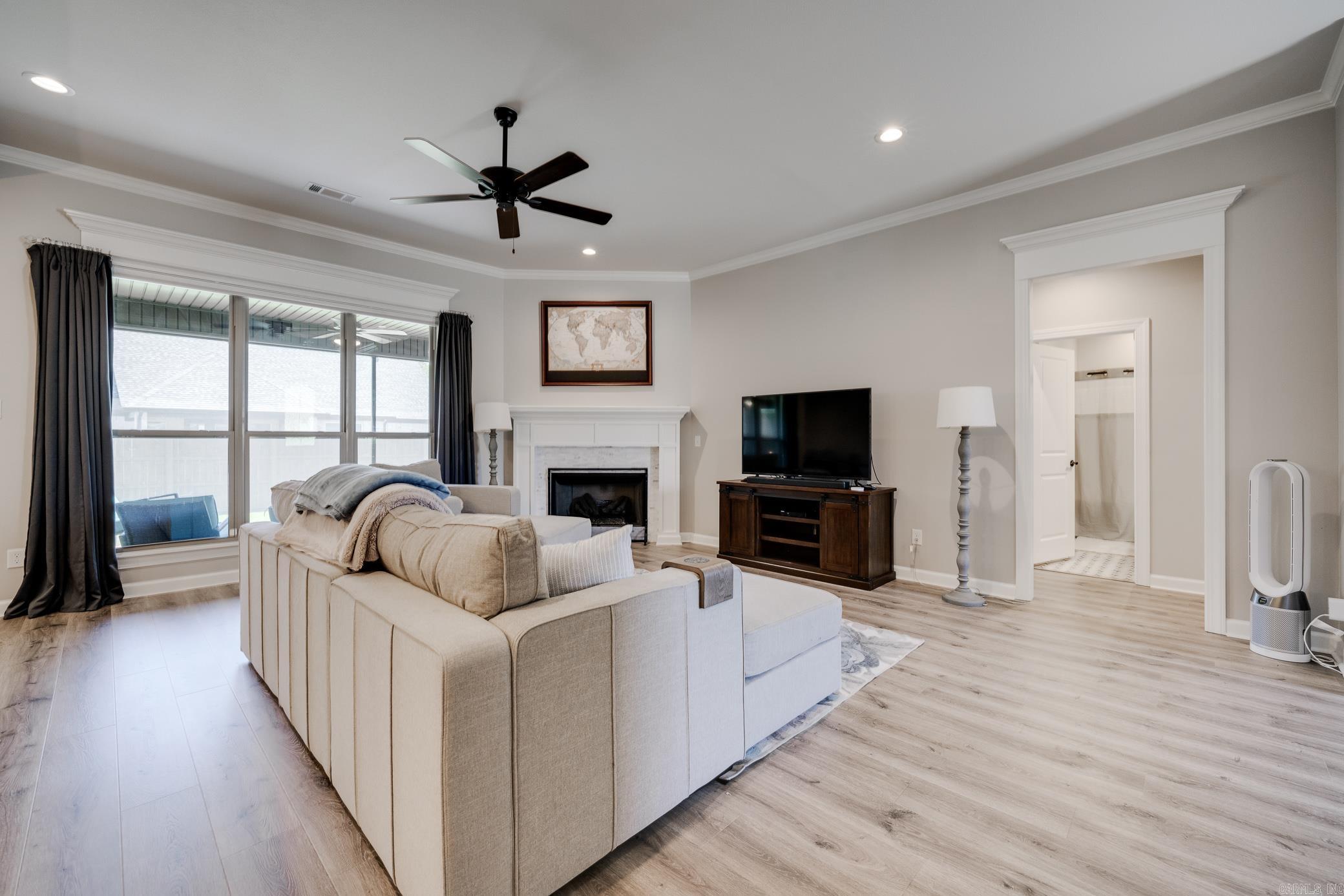 9873 Oak Forest Lane