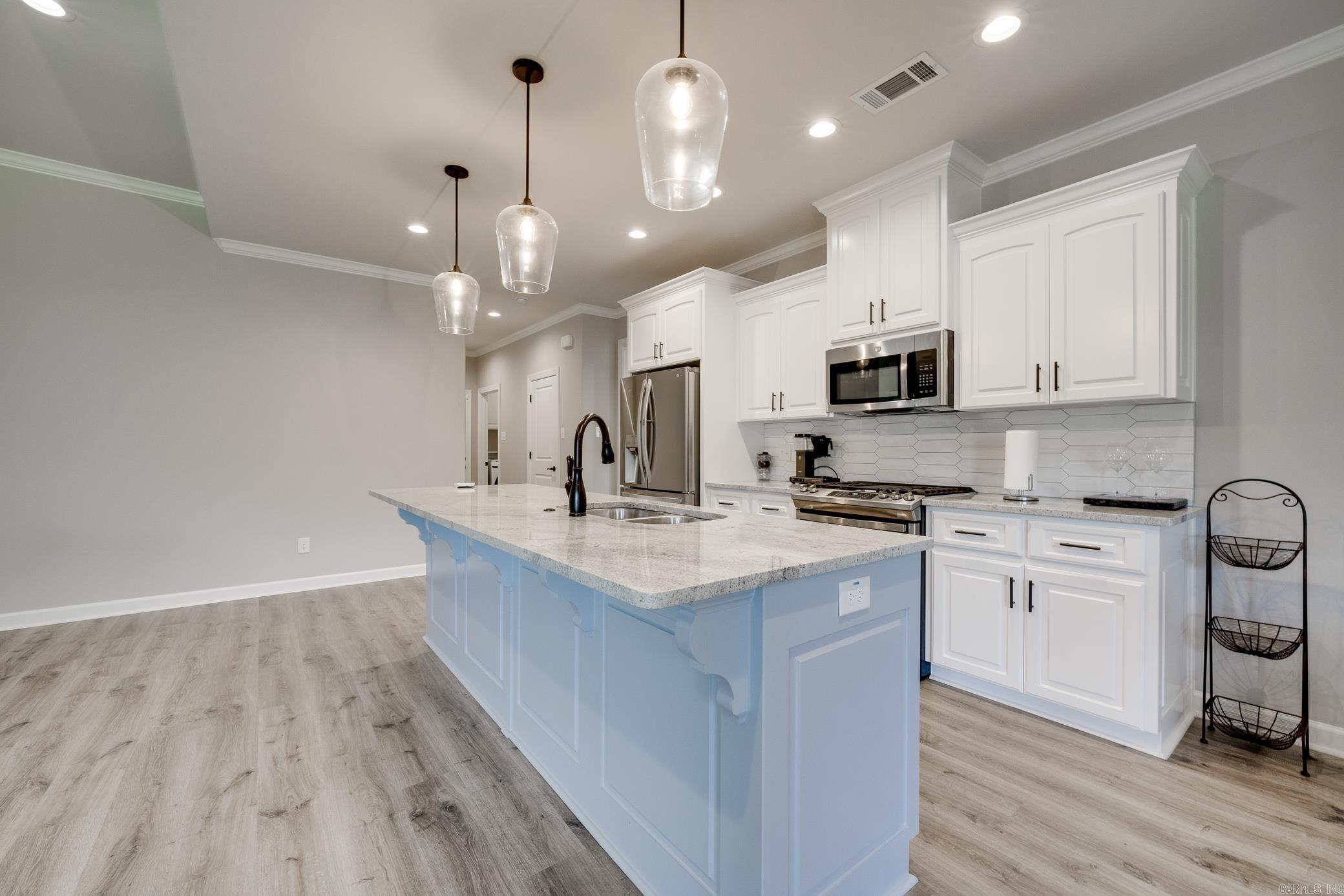 9873 Oak Forest Lane