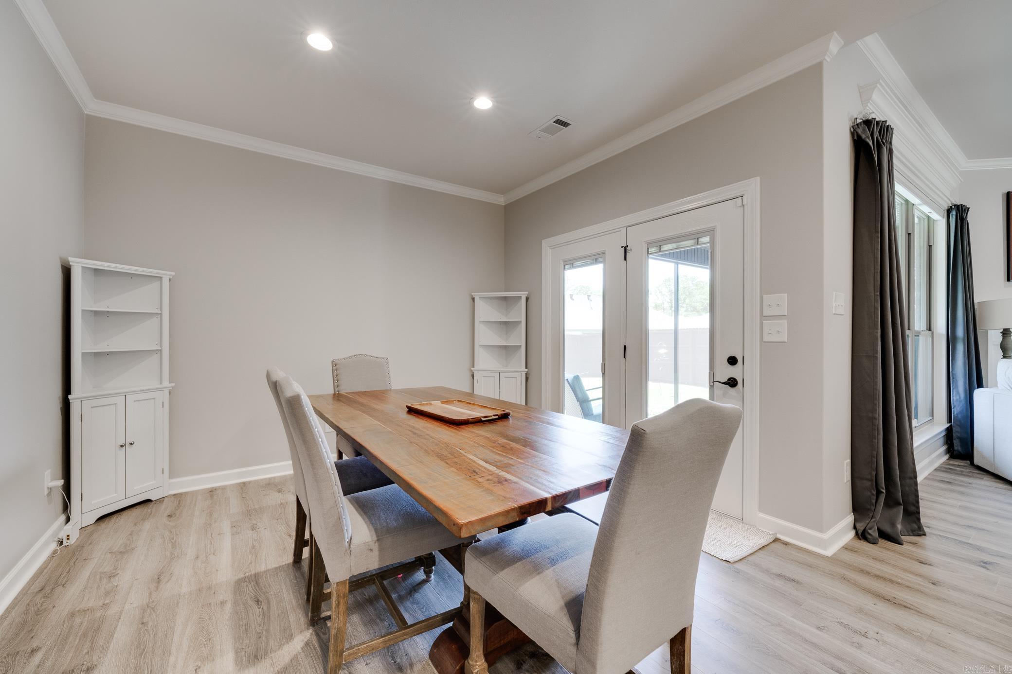 9873 Oak Forest Lane