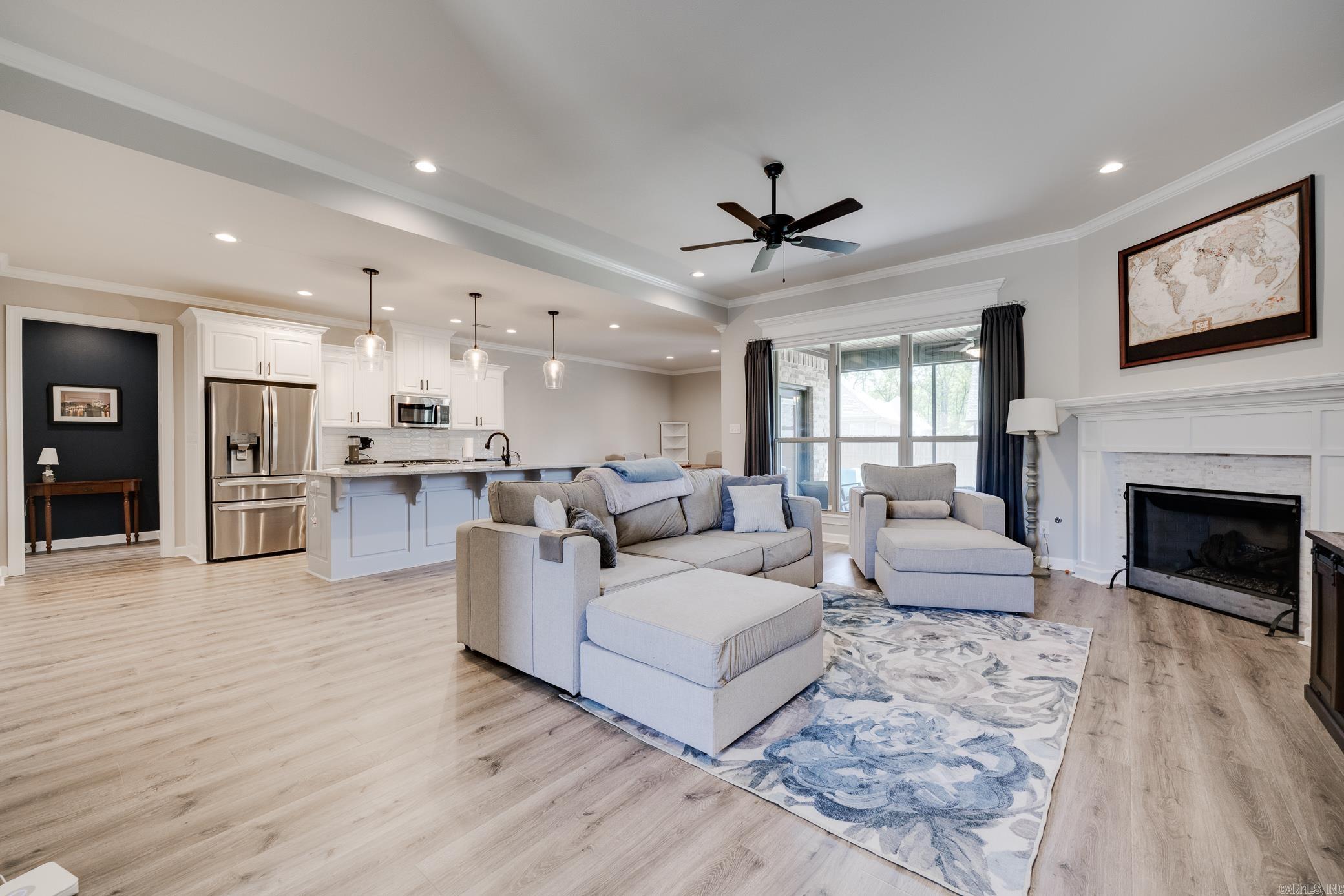 9873 Oak Forest Lane