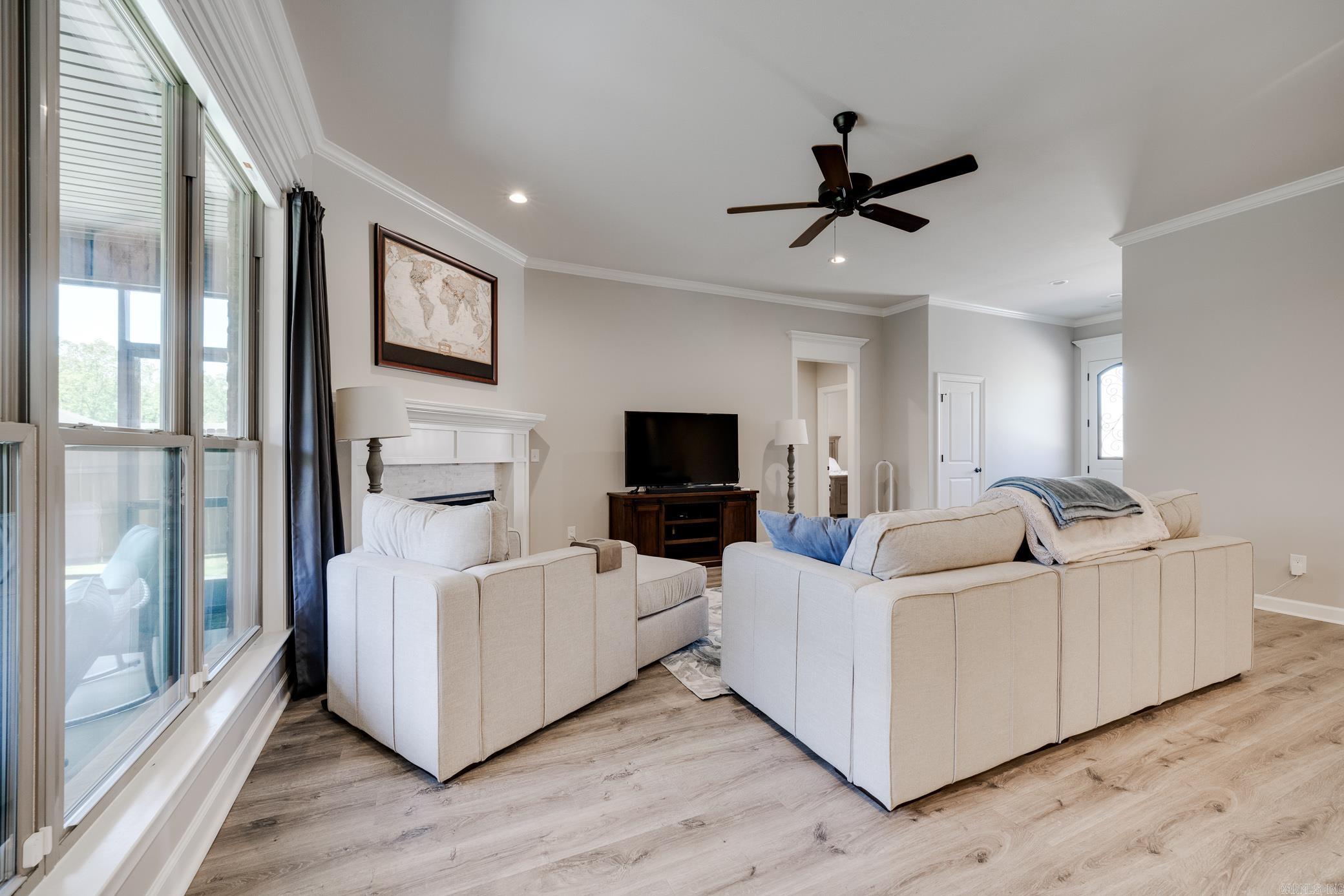 9873 Oak Forest Lane