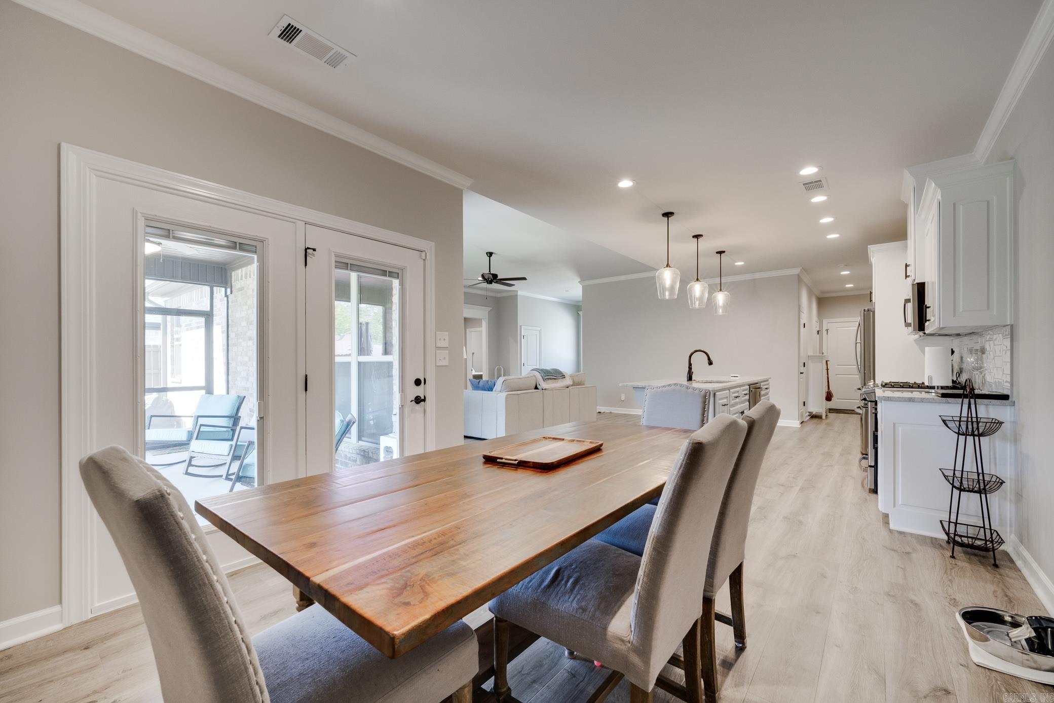 9873 Oak Forest Lane